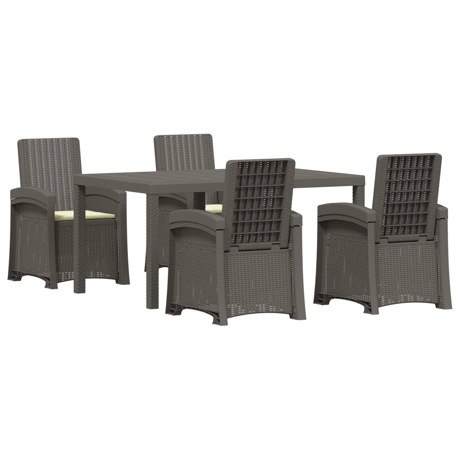 Braunes Gartenmöbel-Set mit einem rechteckigen Tisch und vier passenden geflochtenen Stühlen auf weißem Hintergrund.