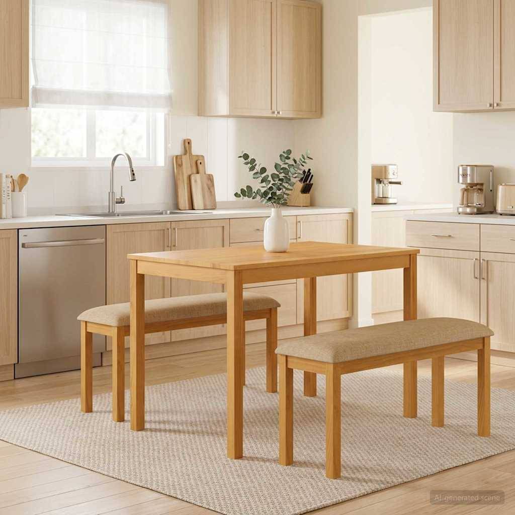 Helle minimalistische Küche mit helzem Holztisch, zwei Bänken und einer Vasenmitte auf einem Teppich.