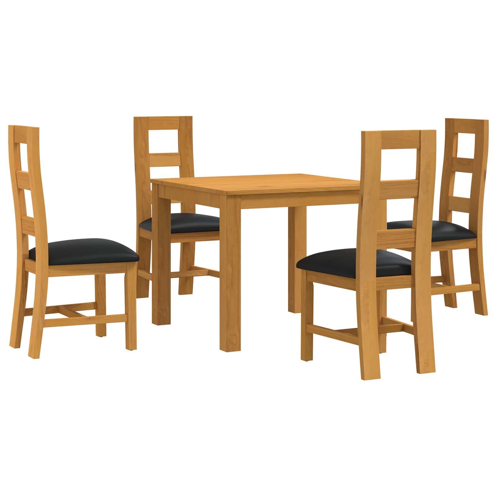 Holztisch für das Esszimmer mit vier passenden Stühlen, jeder mit schwarzen Sitzflächen, auf weißem Hintergrund dargestellt.