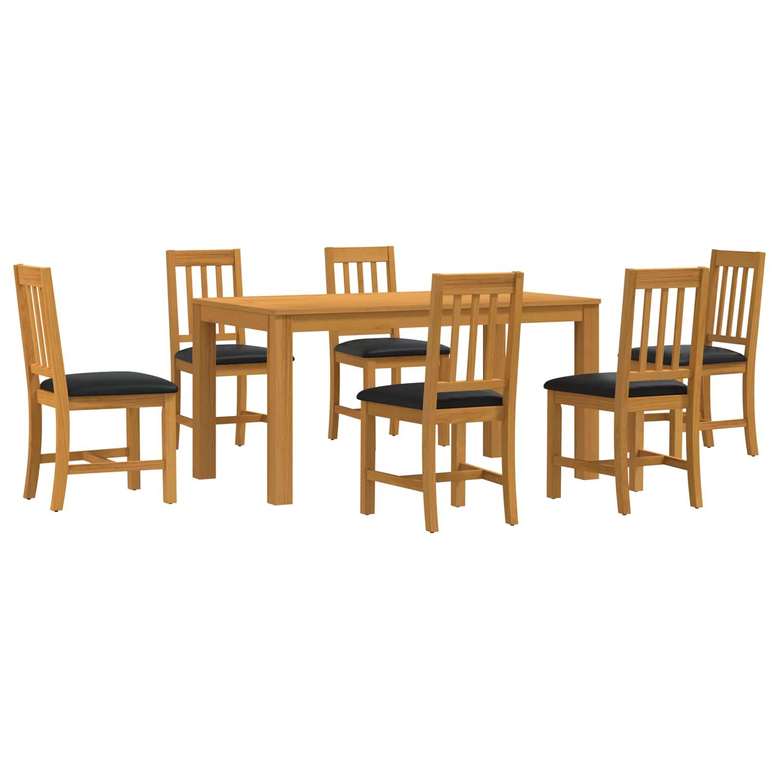 Holztisch mit Stühlen auf weißem Hintergrund.