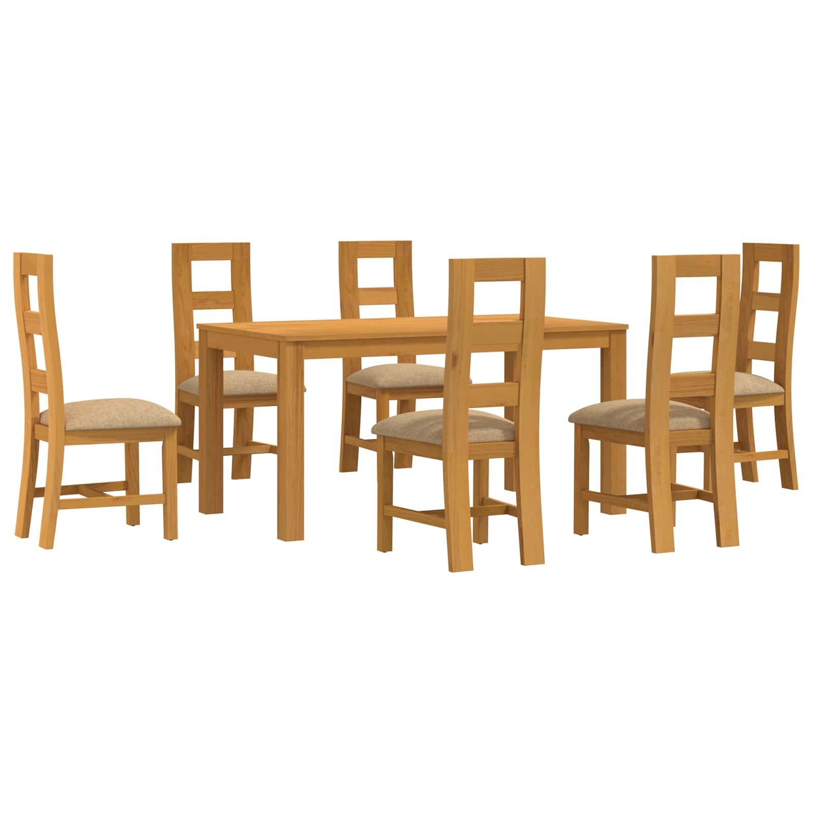 Holztisch zum Essen mit sechs passenden Stühlen auf weißem Hintergrund.