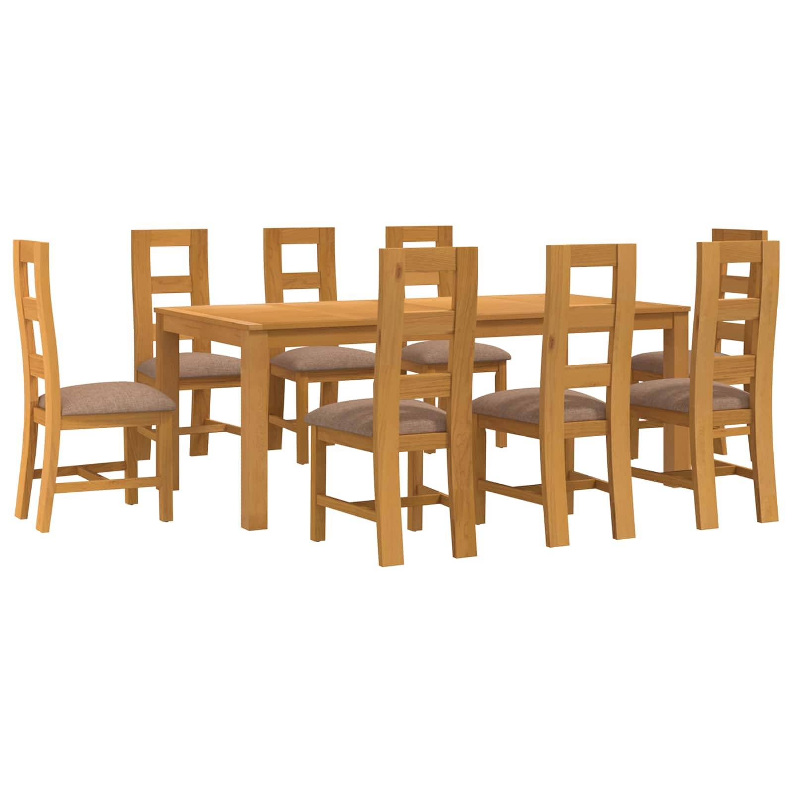 Holztisch mit sechs passenden Stühlen auf weißem Hintergrund.