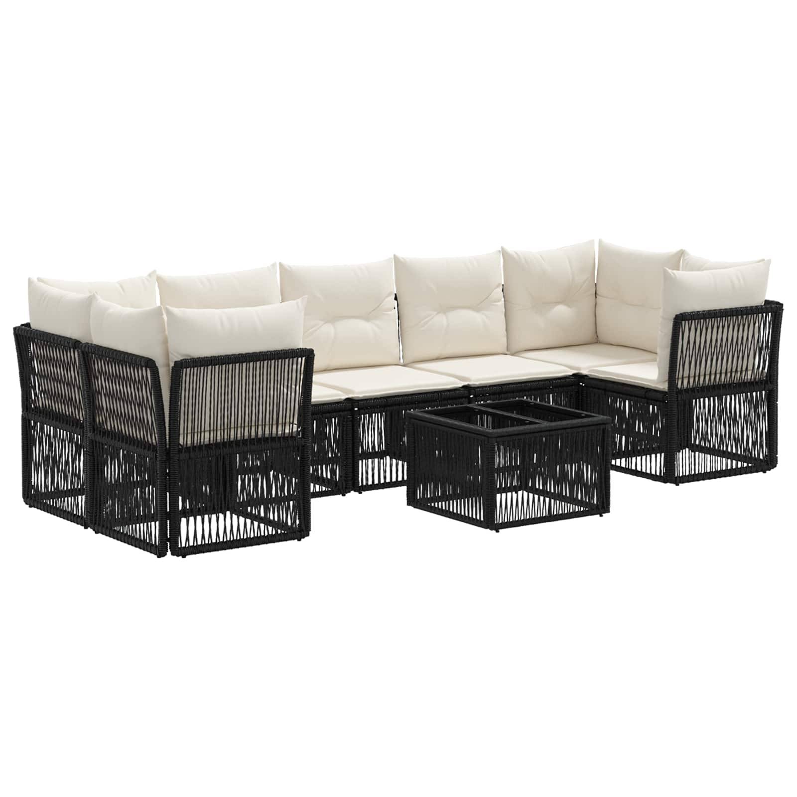 Schwarzes Korb-Gartensektional-Sofa-Set mit cremefarbenen Kissen und passendem Couchtisch auf weißem Hintergrund