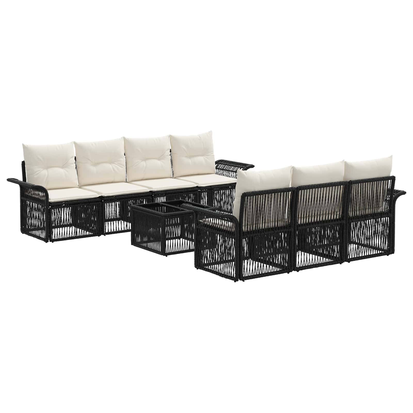 Schwarze Ratttan-Außensektionalsofa-Garnitur mit cremefarbenen Kissen und passendem Couchtisch auf weißem Hintergrund.