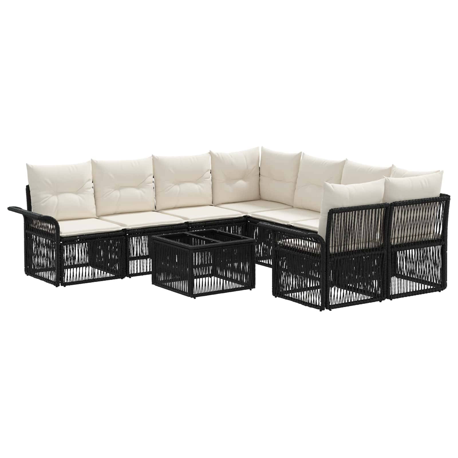 Terrassensofa in L-Form mit schwarzem Rattan-Rahmen, cremefarbenen Polstern und passendem Glastisch auf weißem Hintergrund.