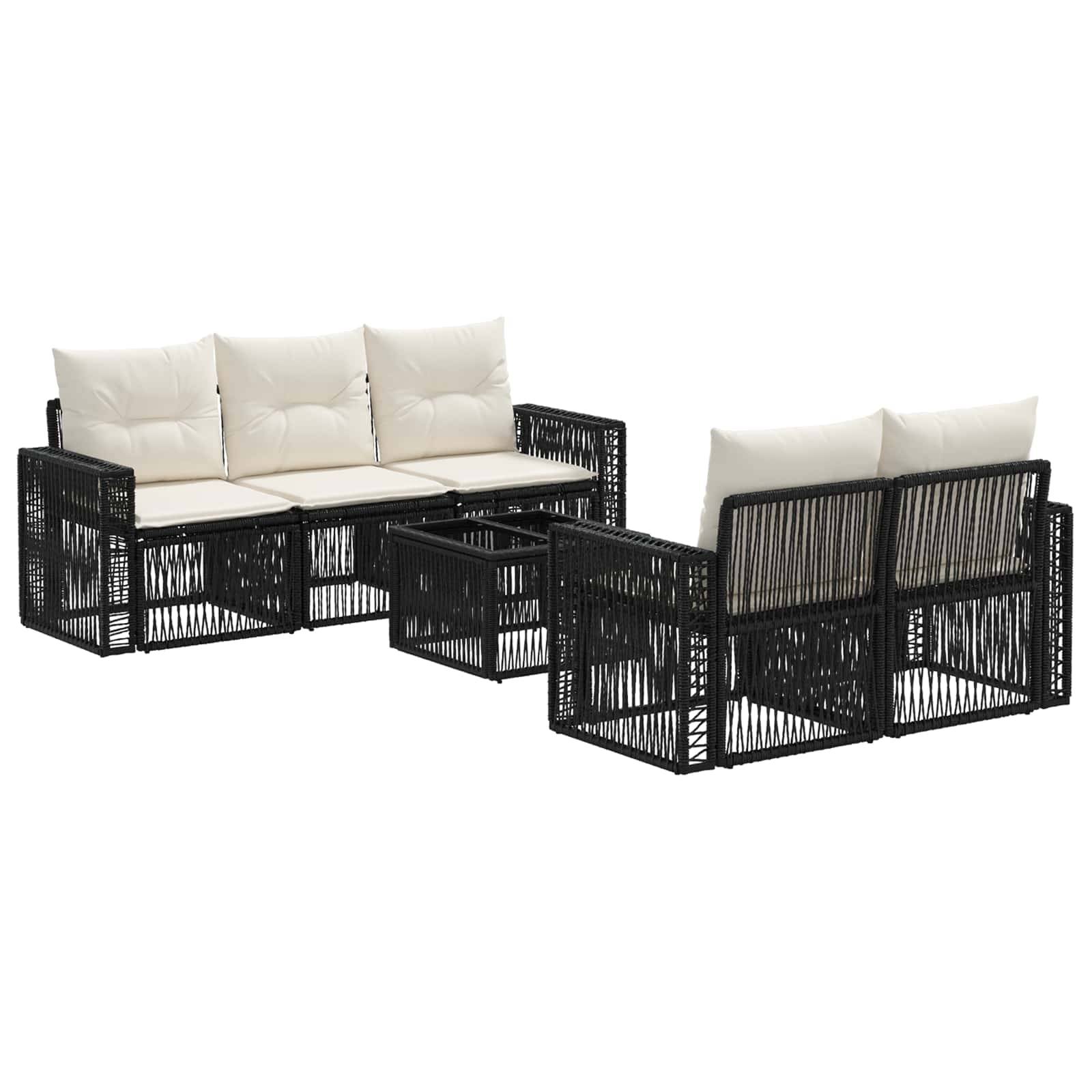 Schwarzes gewebtes Outdoor-Lounge-Set für die Terrasse mit weißen Kissen und passendem Tisch, auf weißem Hintergrund dargestellt.