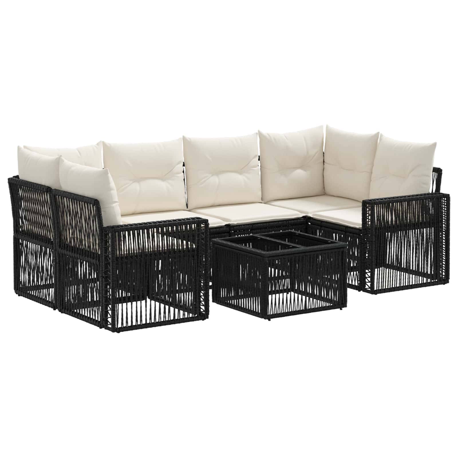 Schwarze Gartensitzgarnitur aus Rattan mit cremefarbenen Polstern und passendem quadratischem Couchtisch auf weißem Hintergrund.