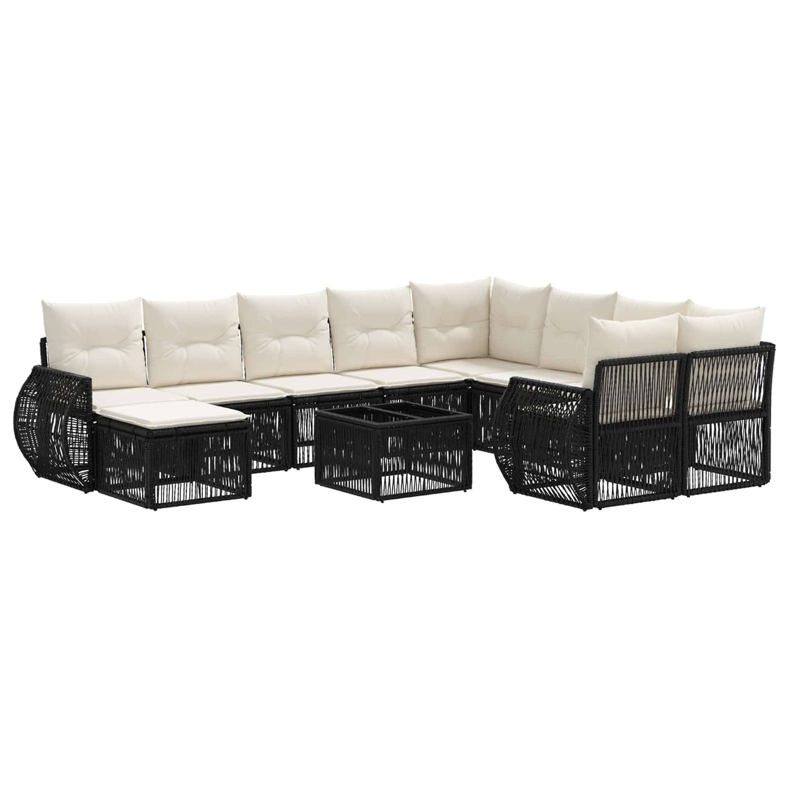 Schwarzes Rattansofa-Set für den Außenbereich mit cremefarbenen Kissen und passenden Couchtischen auf weißem Hintergrund.