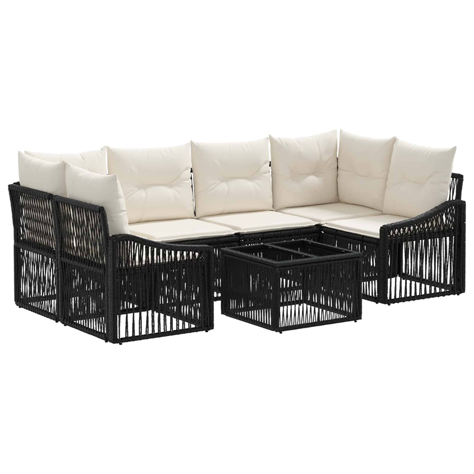 Schwarzes Polyrattan-Außensofa im Eckformat mit cremefarbenen Kissen und passenden niedrigen Couchtischen, arrangiert in einer Eckaufstellung auf weißem Hintergrund.