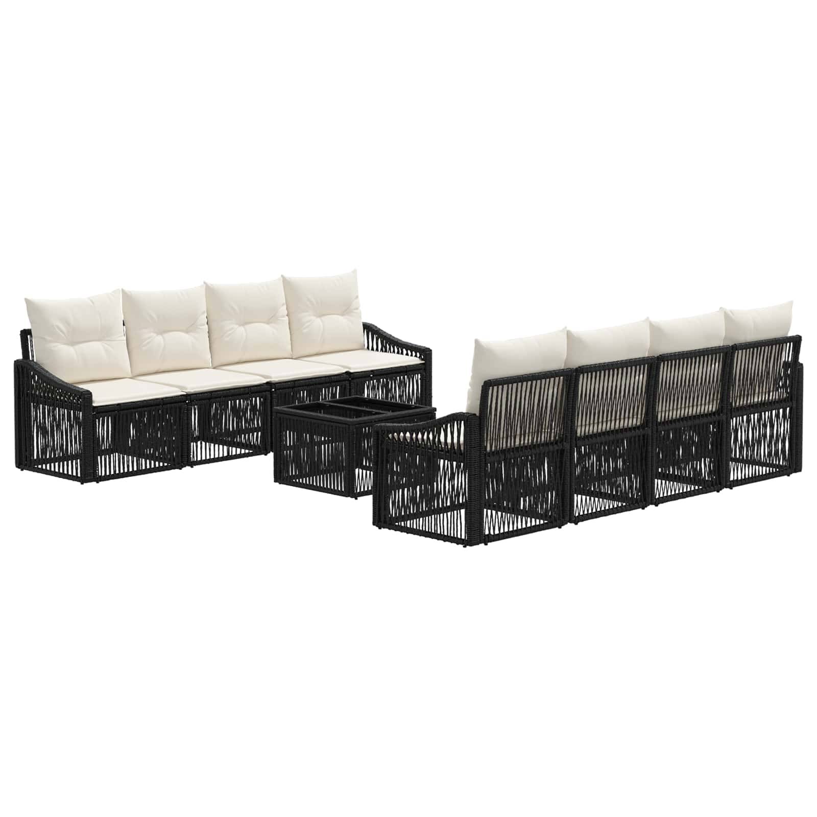 Schwarzes Rattan-Außenecksofa-Set mit cremefarbenen Kissen und passenden Couchtischen auf weißem Hintergrund.