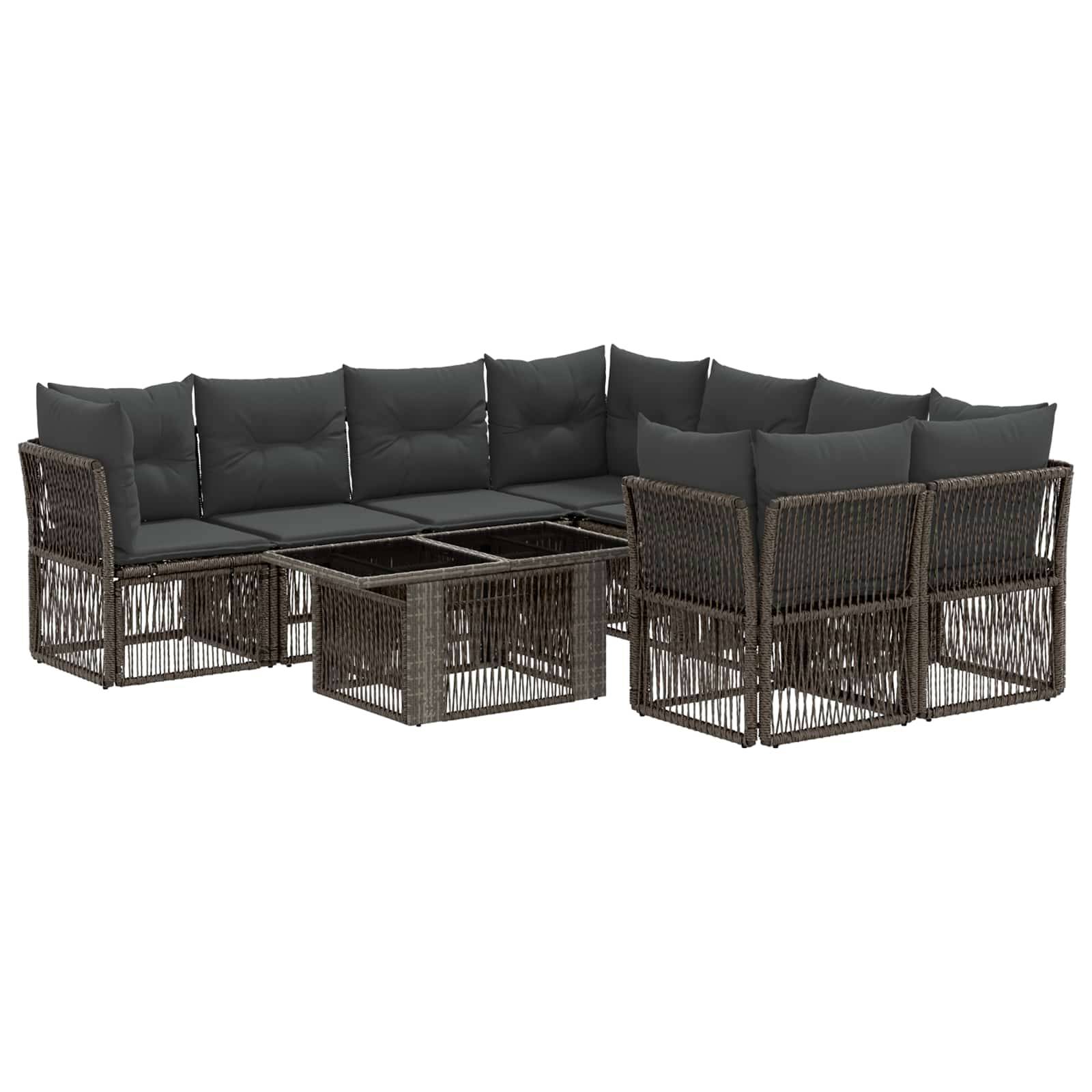 Outdoor-Sitzmöbel-Set mit dunklem geflochtenem Rattanrahmen, grauen Kissen und passendem Couchtisch auf weißem Hintergrund