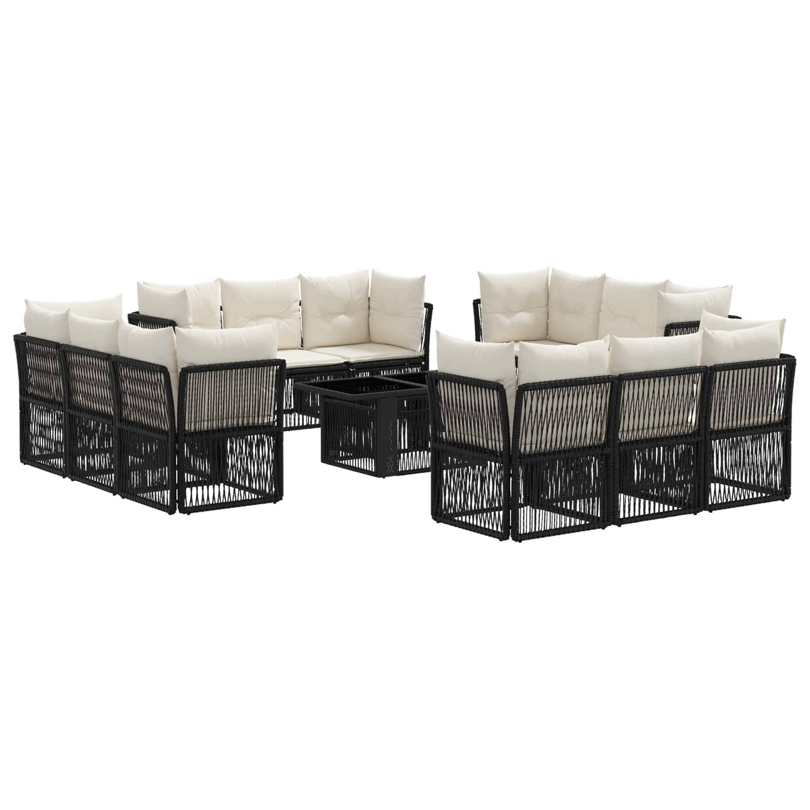 Schwarzes Flechtwerk-Außensofa mit Cremefarben Kissen und passendem zentralem Couchtisch auf weißem Hintergrund.