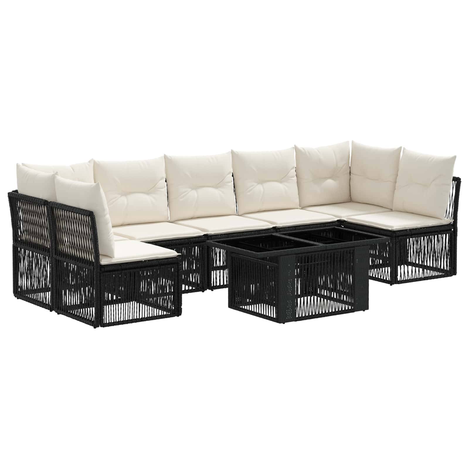 Schwarzes Rattansofa in L-Form für die Terrasse mit cremefarbenen Kissen und passendem zentralem Couchtisch auf weißem Hintergrund.