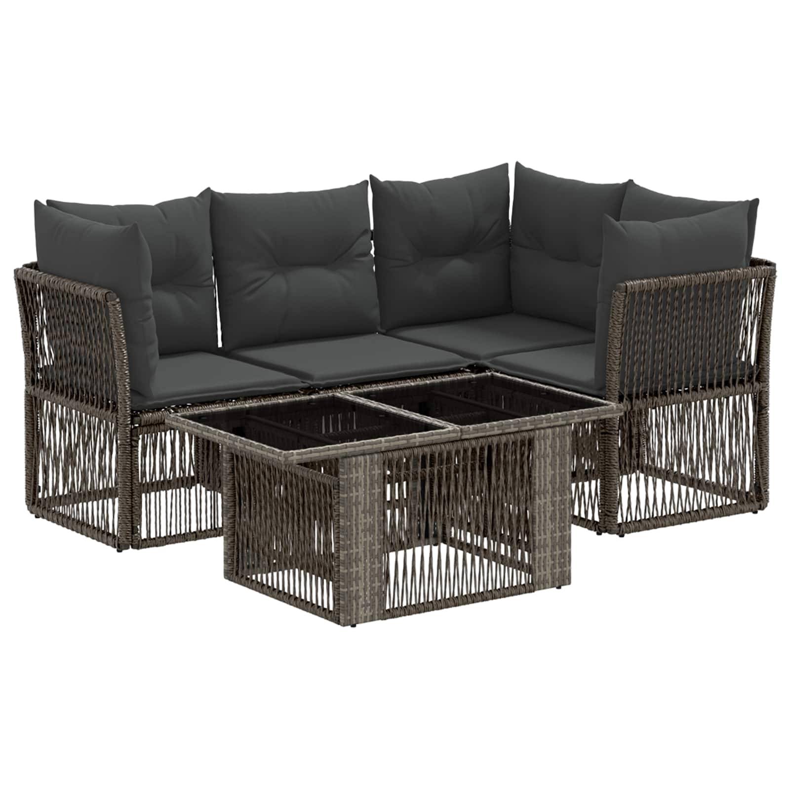 Gartensektionalsofa aus Polyrattan mit dunklen Kissen und passendem Glastisch