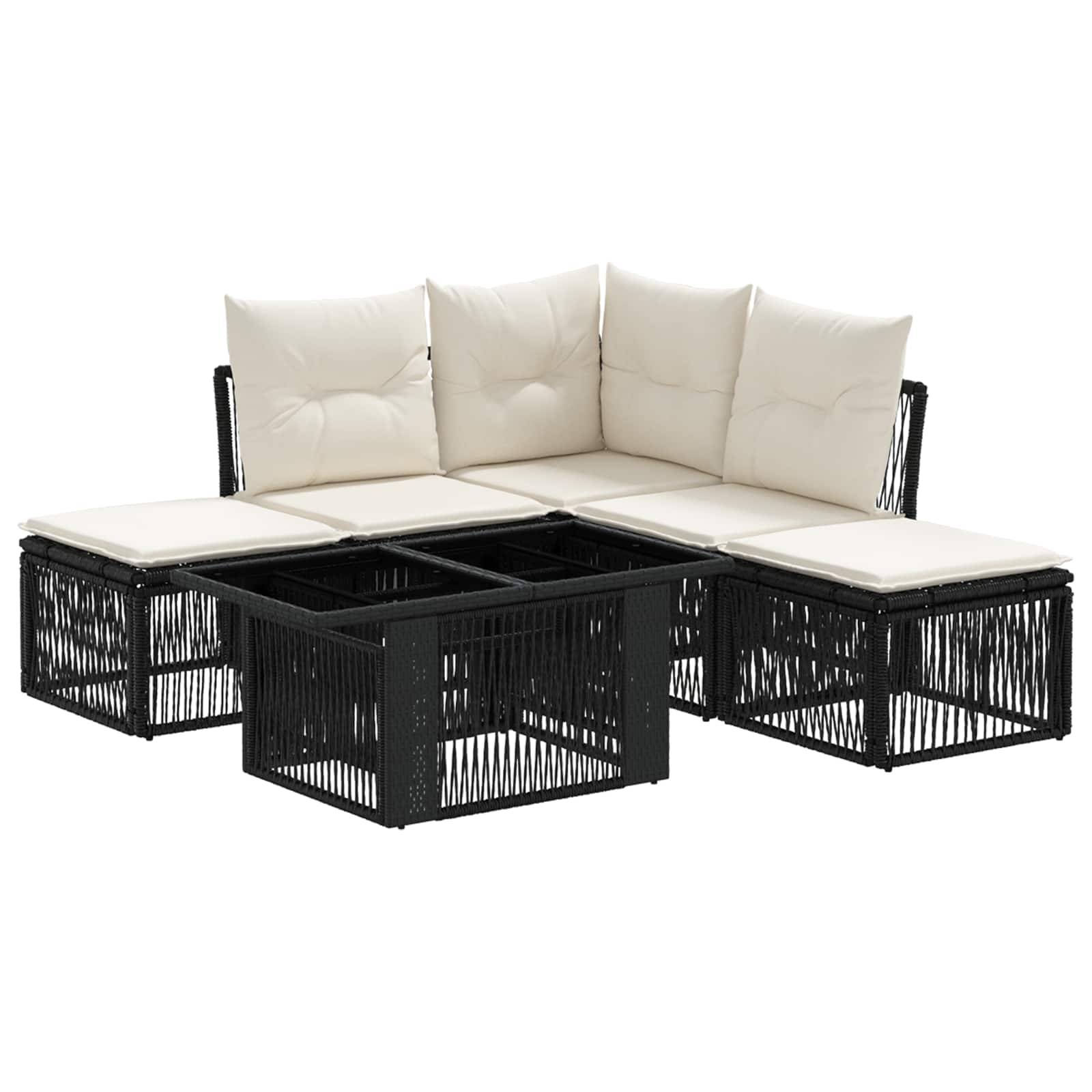Schwarzes Korbgeflecht-Außensofa mit cremefarbenen Kissen und passendem quadratischen Couchtisch auf weißem Hintergrund.