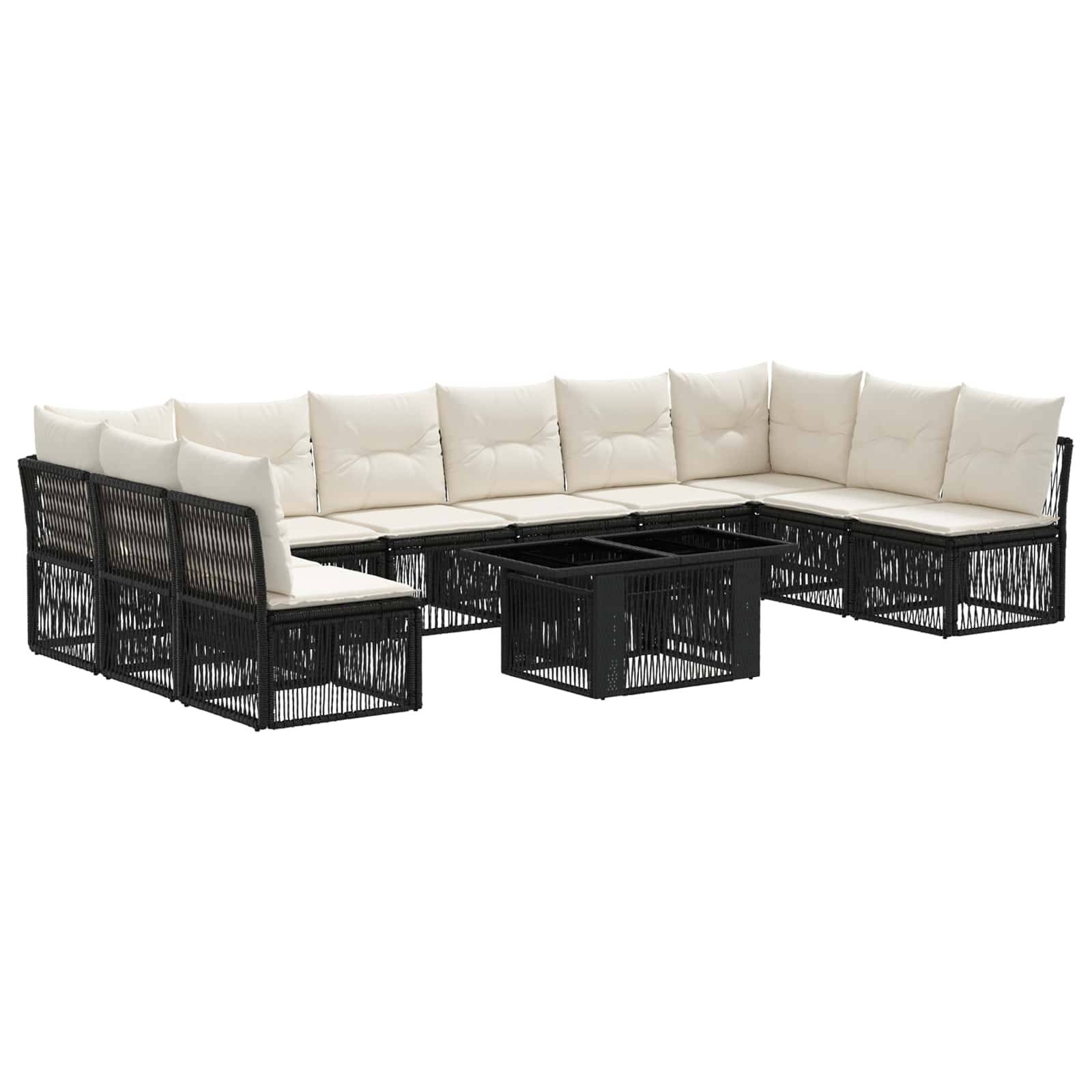 Schwarzes Rattan-L-förmiges Lounge-Sofa für die Terrasse mit cremefarbenen Kissen und passendem Couchtisch mit Glasplatte auf weißem Hintergrund.