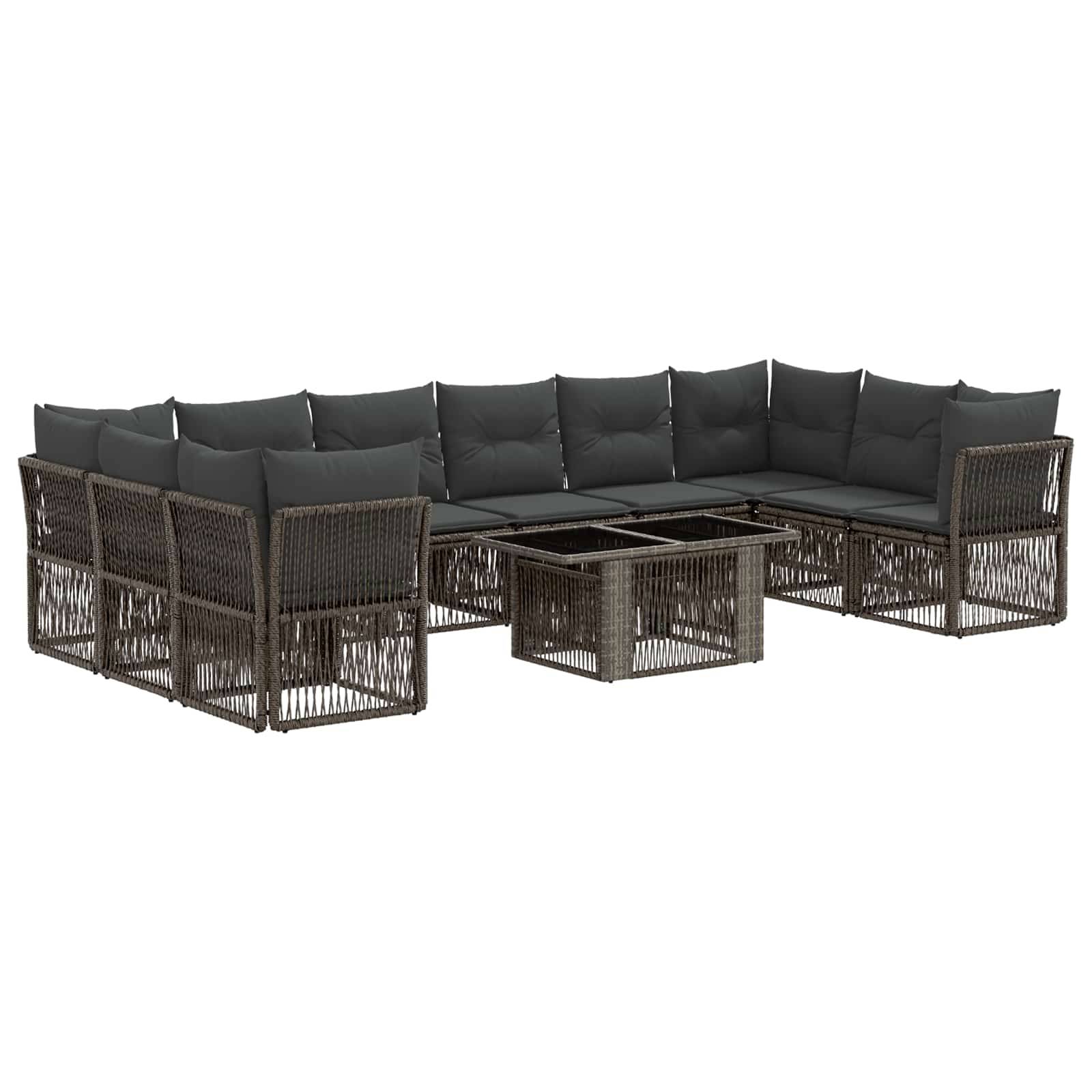 Dunkles Rattan-Außensofa-Set mit grauen Kissen und passendem Couchtisch auf weißem Hintergrund.