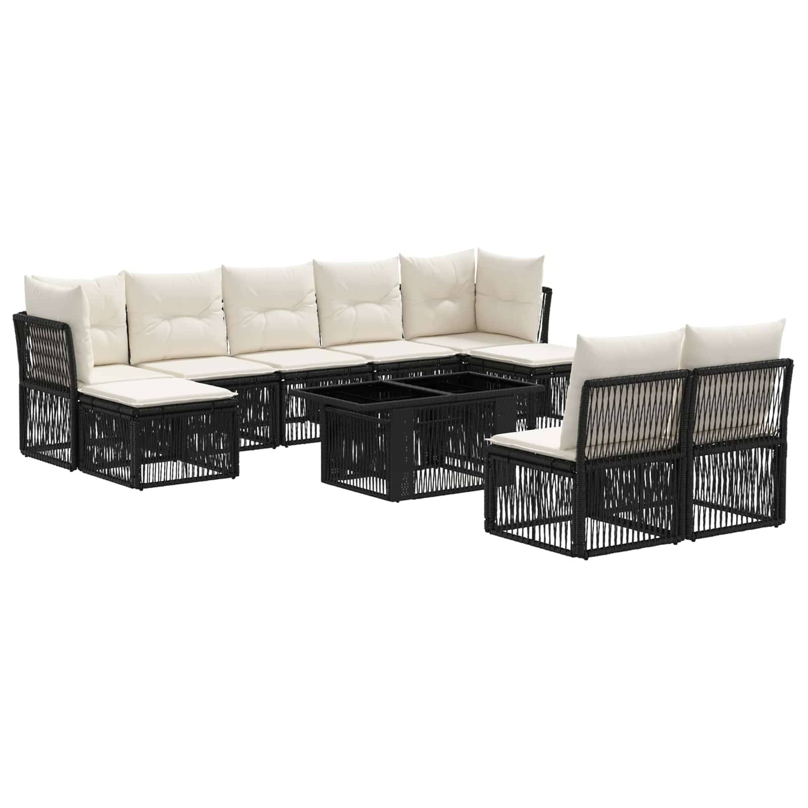 Schwarzes Polyrattan-Gartensofaset mit weißen Kissen und passenden Couchtischen auf weißem Hintergrund.
