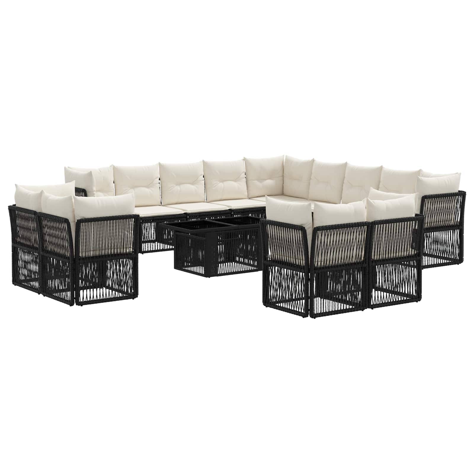 U-förmiges Outdoor-Lounge-Set mit schwarzem geflochtenem Rattanrahmen, weißen Kissen und passendem Couchtisch auf weißem Hintergrund.