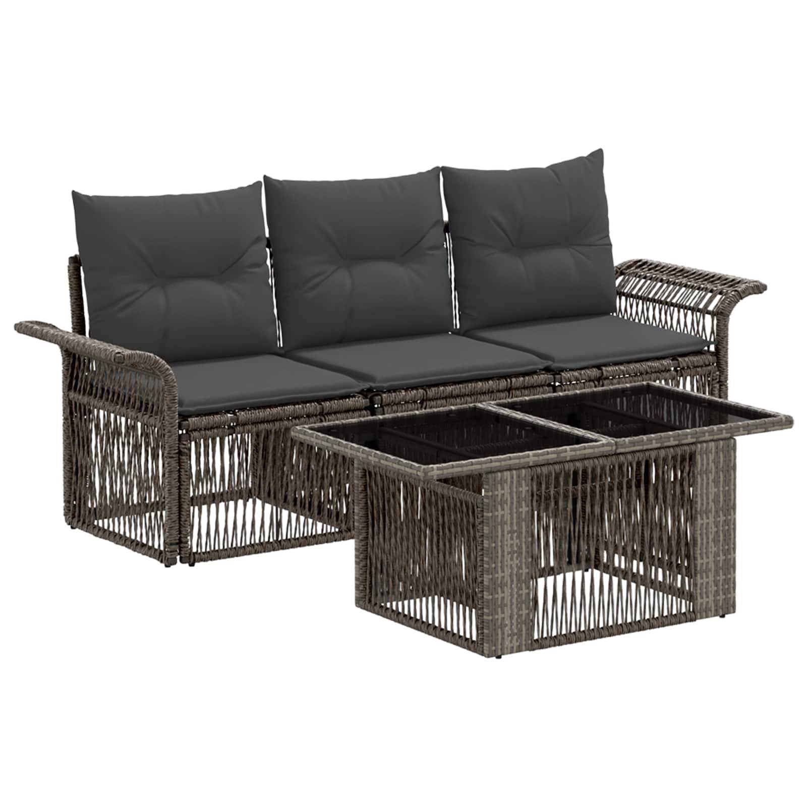 Outdoor-Rattansofa mit dunklen Kissen und passendem Glastisch mit Glasplatte, dargestellt auf weißem Hintergrund.