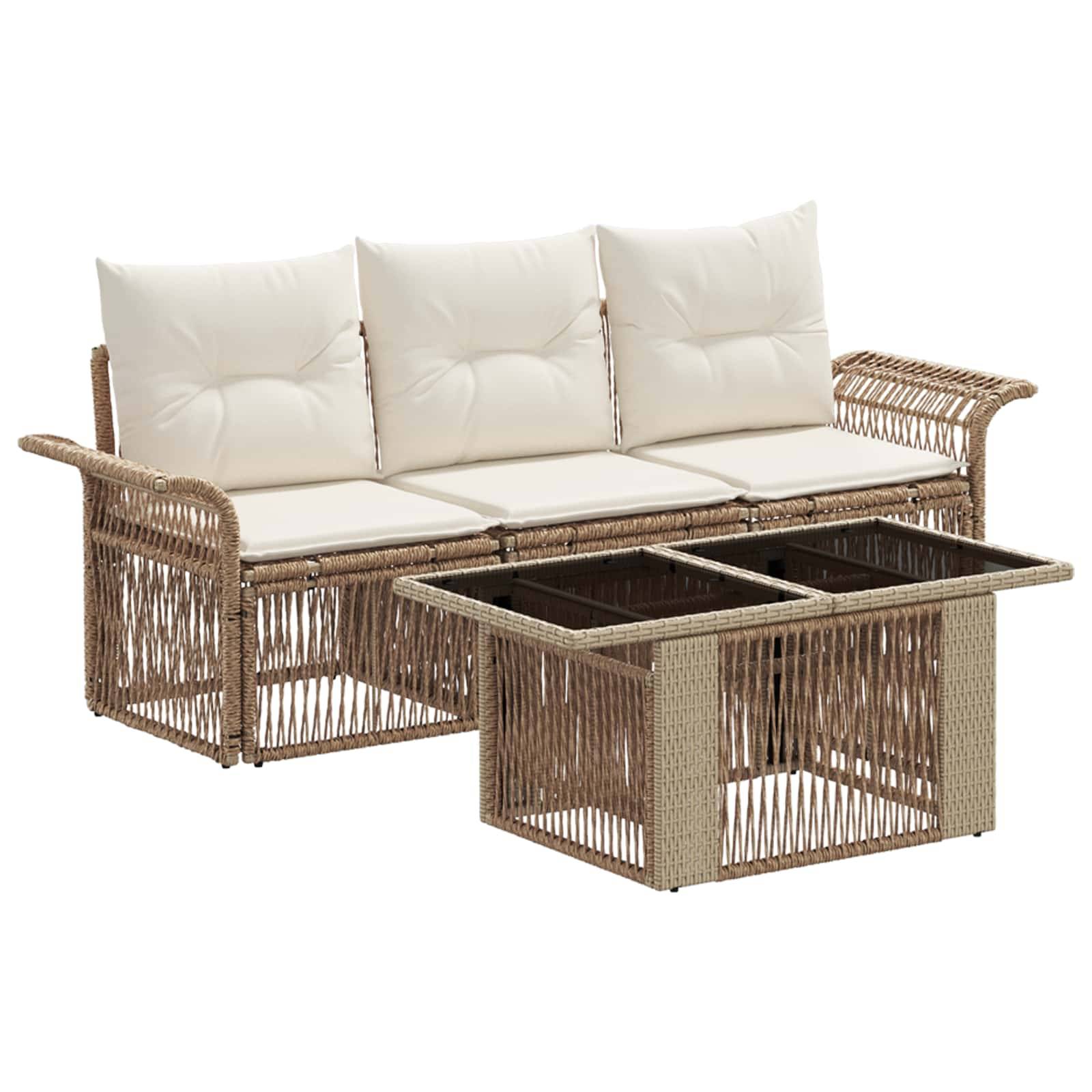 Korbmöbel-Außensofa mit drei cremefarbenen Kissen und passendem Glastisch-Couchtisch auf weißem Hintergrund.