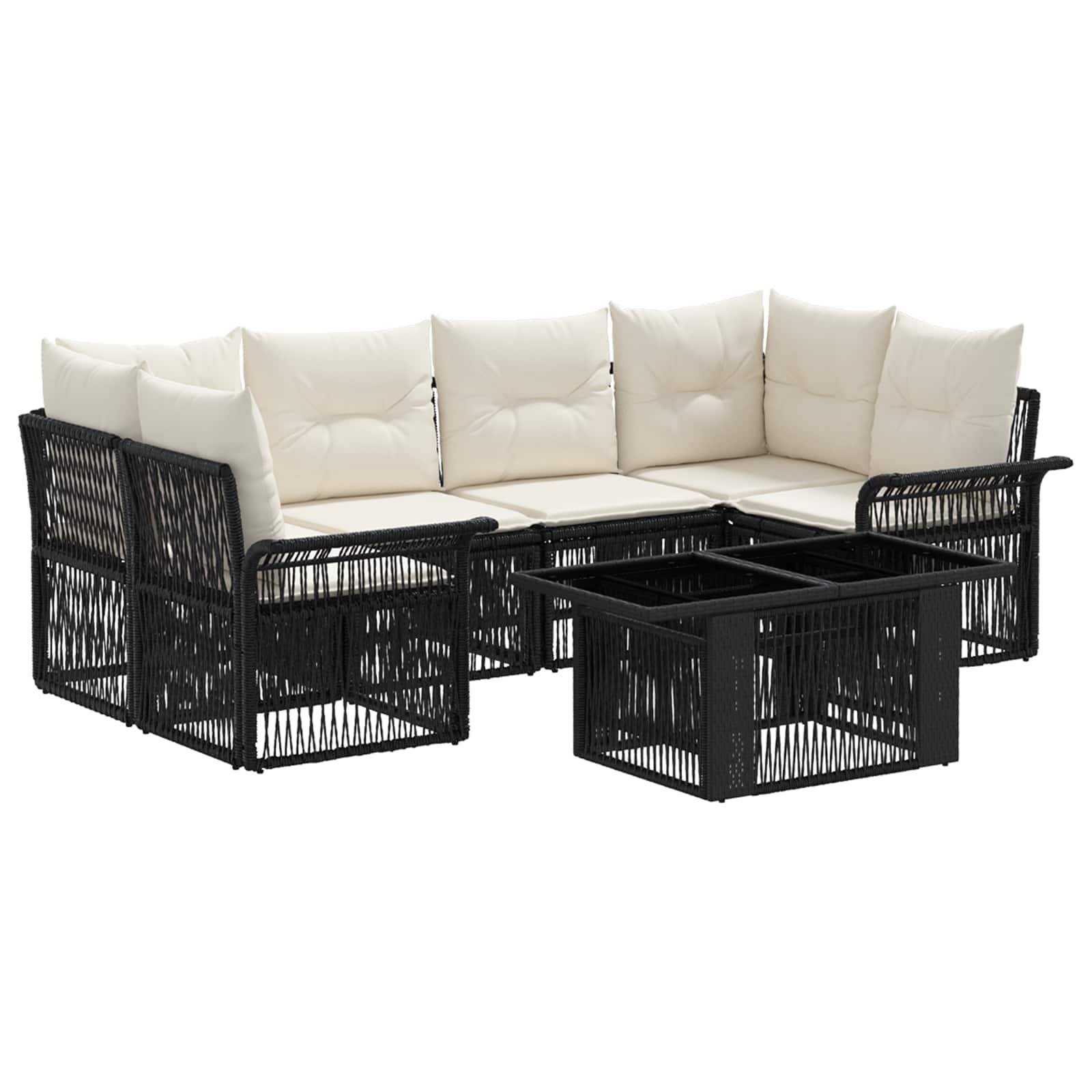 Schwarzes geflochtenes Außen-Ecksofa mit cremefarbenen Kissen und passendem Couchtisch mit Glastischplatte, auf weißem Hintergrund dargestellt.