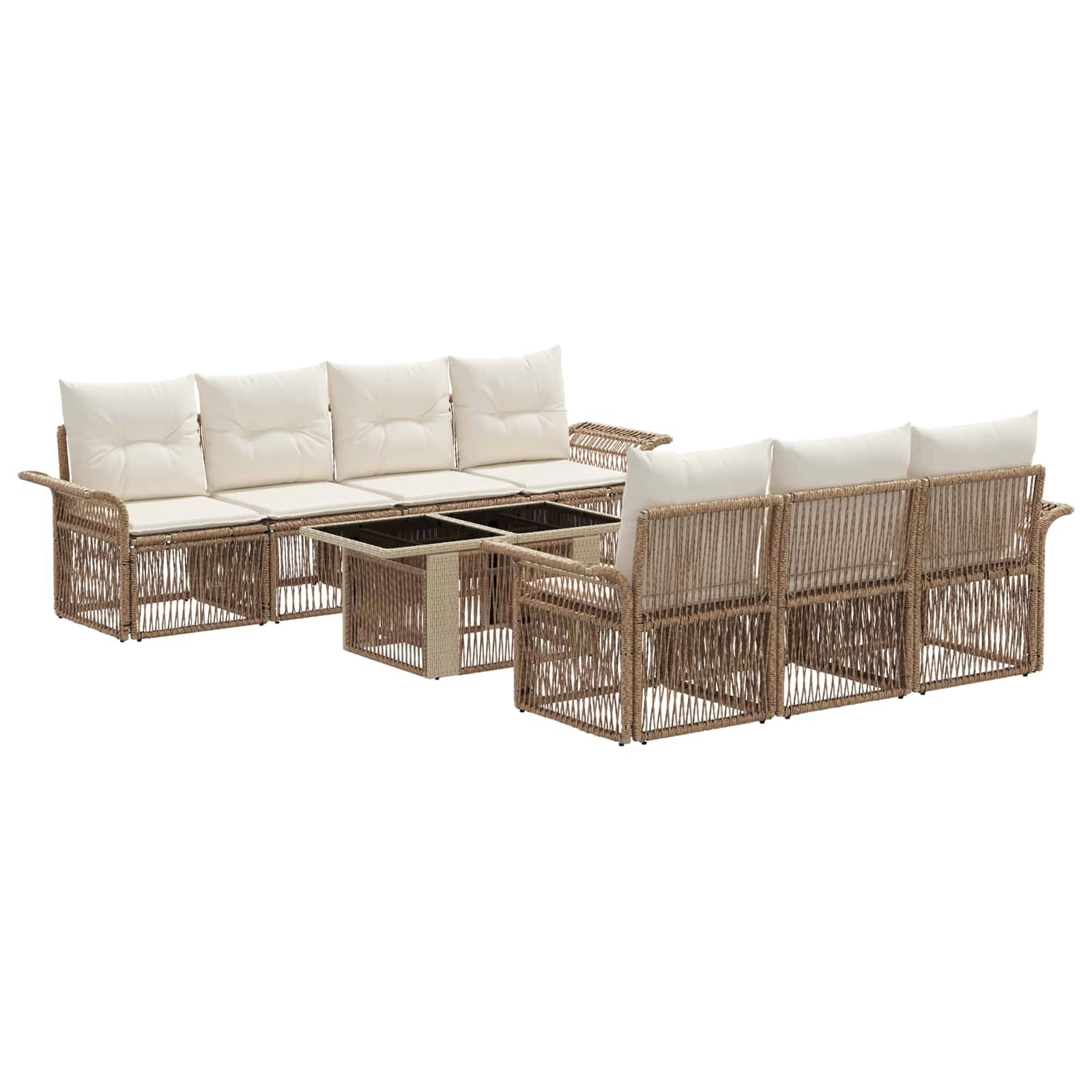 Zwei Korbmöbel-Gartensofas mit cremefarbenen Kissen und einem passenden Glastisch, angeordnet als Garten-Gesprächsgruppe.