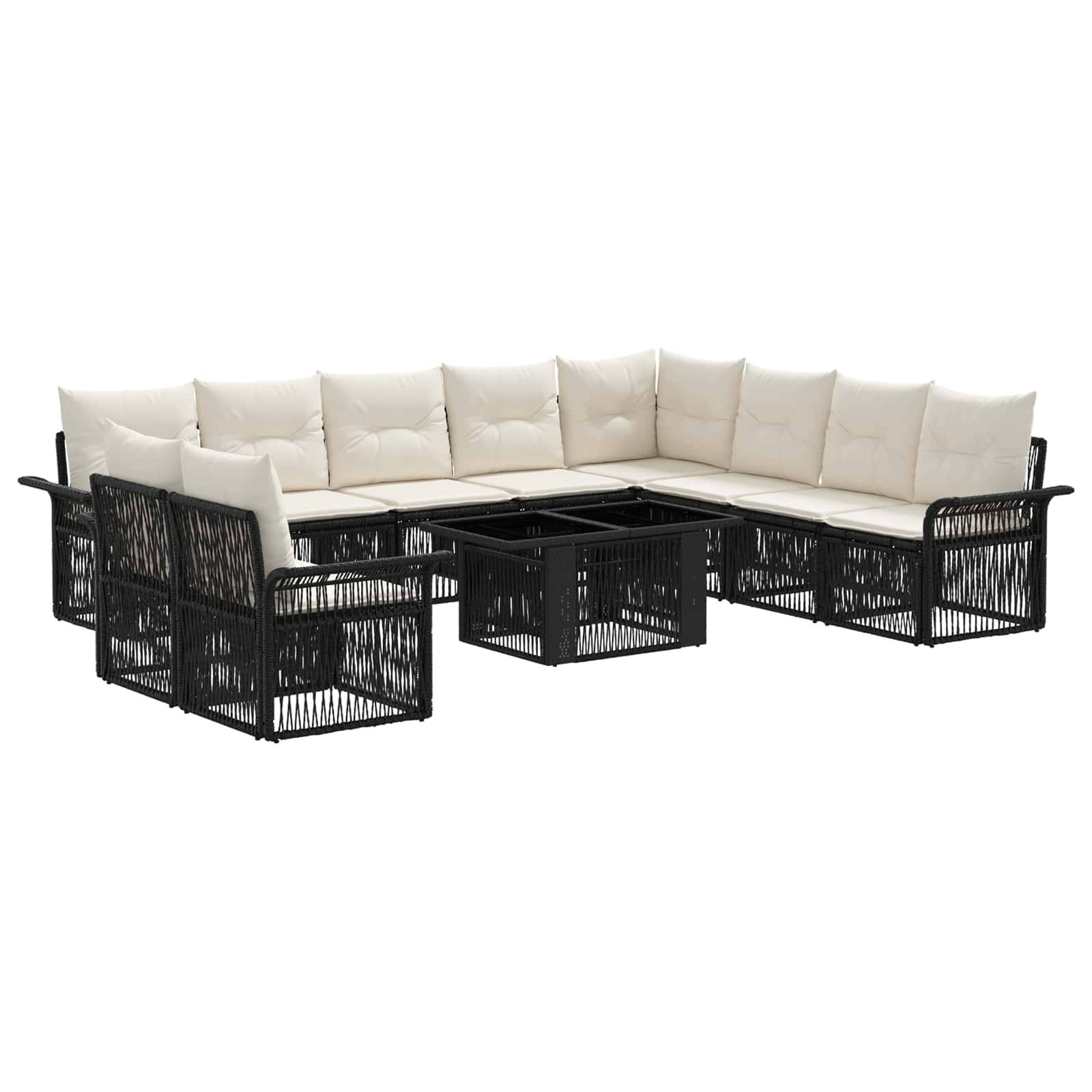Schwarzes Rattan-Außensektionalsofa mit cremefarbenen Kissen und passendem Couchtisch auf weißem Hintergrund.
