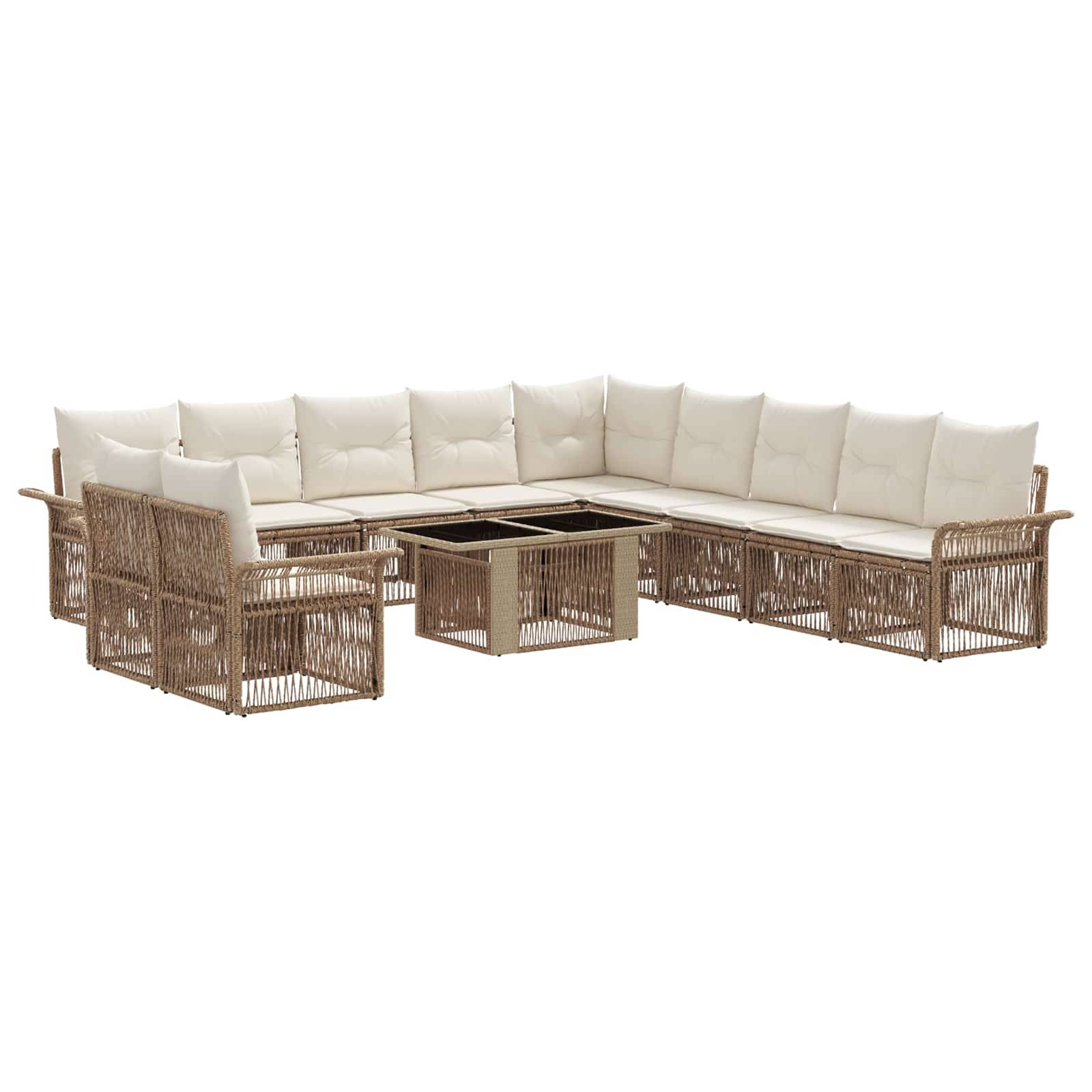 U-förmiges Außen-Ecksofa-Set mit Rattanrahmen, weißen Kissen, passendem Sessel und einem quadratischen Couchtisch