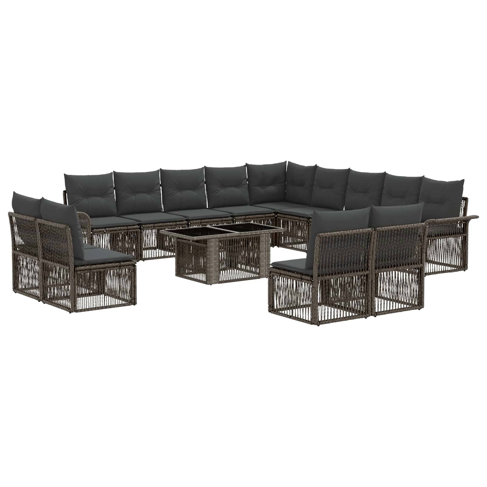 Modulares Outdoor-Loungeset mit dunklen Kissen, Geweberattenrahmen und zwei passenden Couchtischen auf weißem Hintergrund.