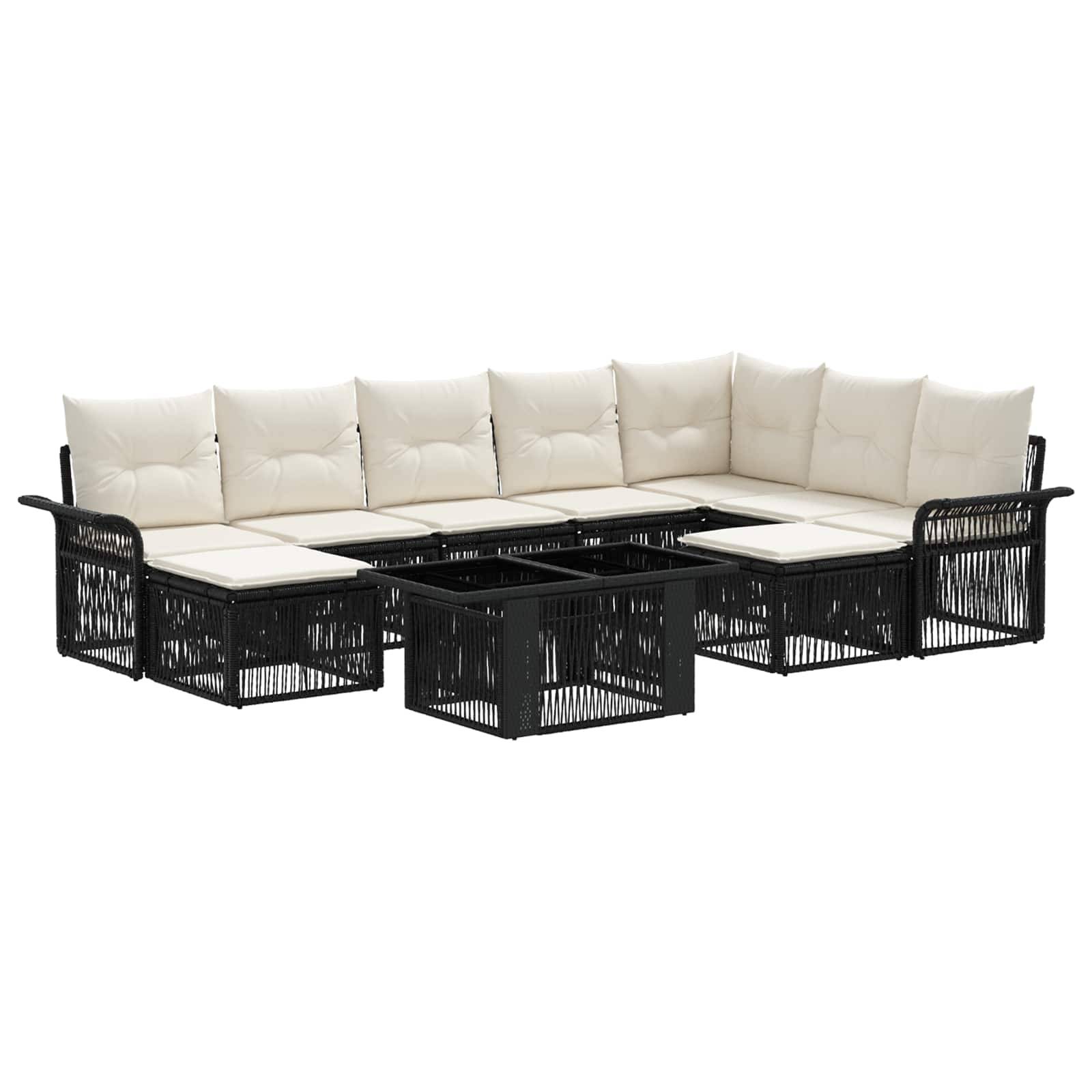 Schwarzes Korb-Gartensektionalsofa mit cremefarbenen Kissen und passenden ottomanischen Couchtischen auf weißem Hintergrund