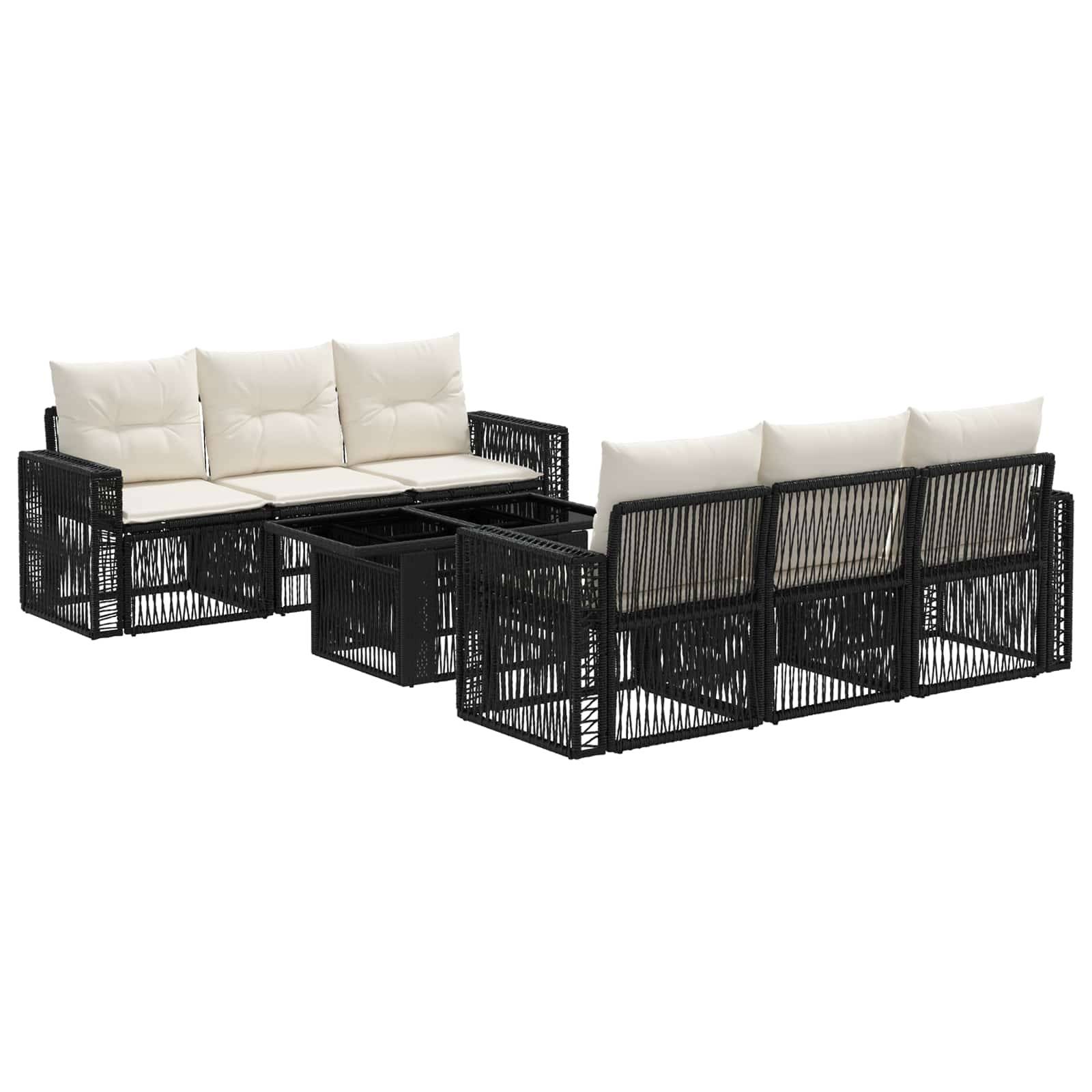 Schwarzes Rattan-Gartensofaset mit beigen Polstern und passendem Couchtisch auf weißem Hintergrund.