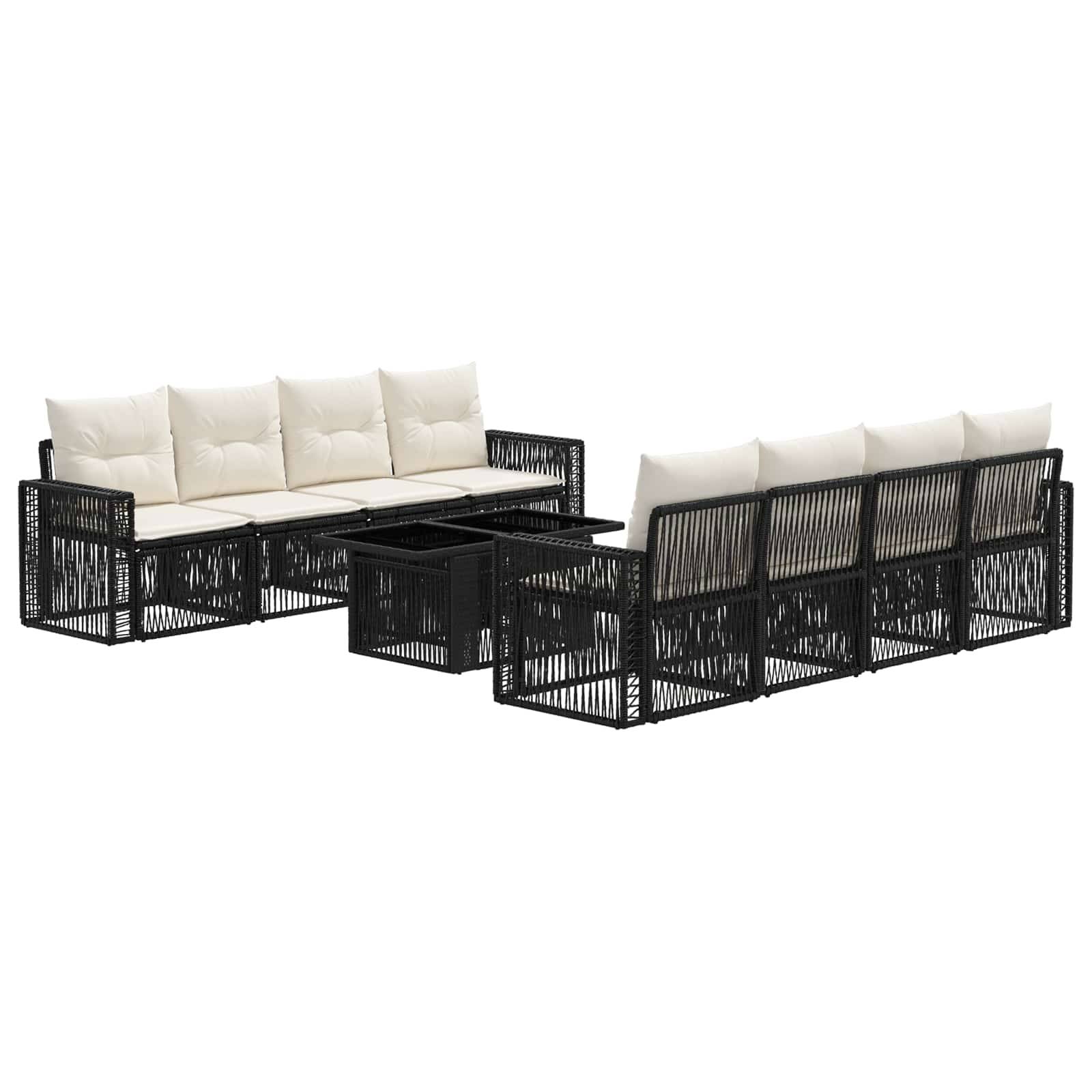 Zwei schwarze geflochtene Outdoor-Sofas mit cremefarbenen Kissen und einem passenden Couchtisch, dargestellt als modulares Terrassensitzgarnitur.