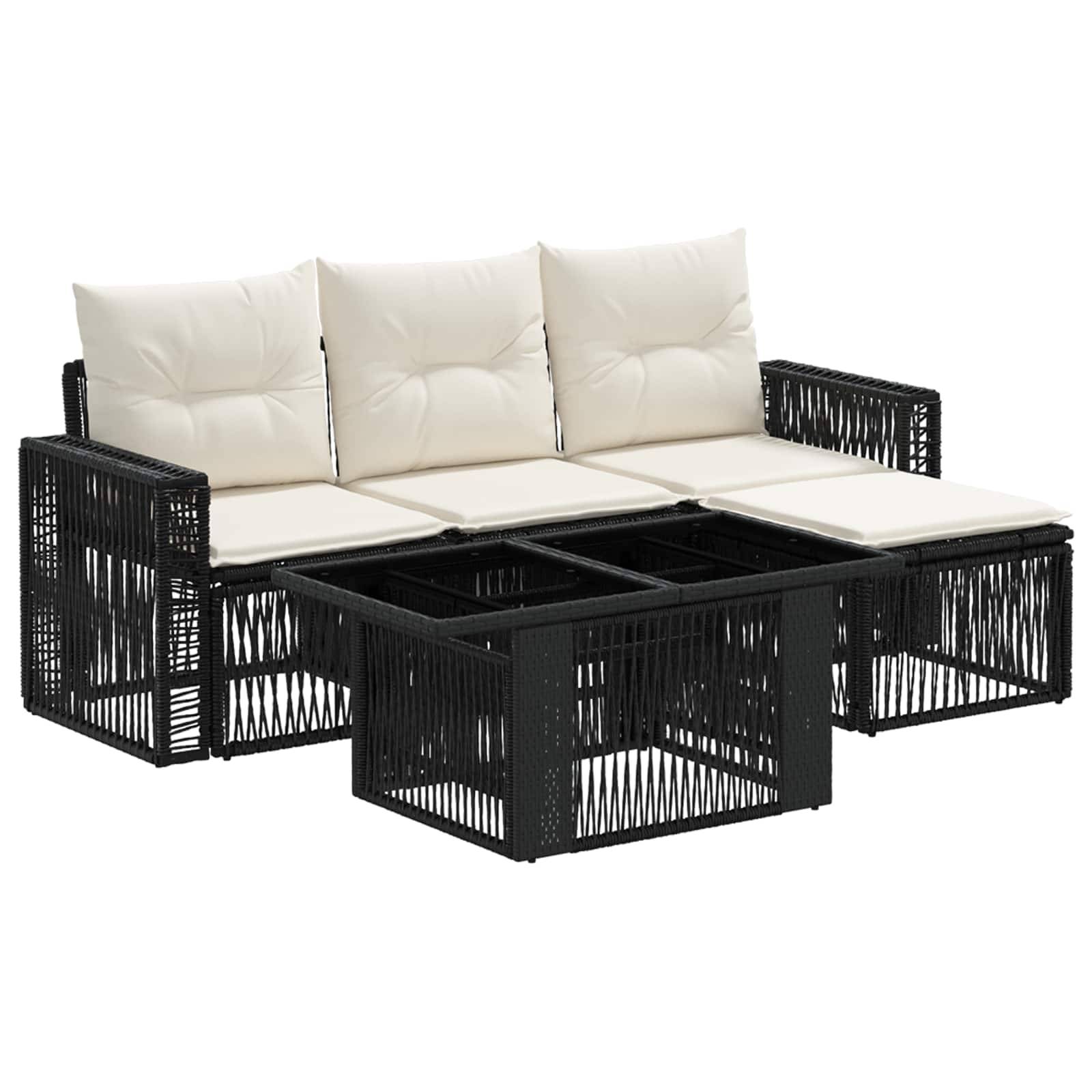 Schwarzes geflochtenes Outdoor-Ecksofa mit cremefarbenen Kissen und passendem niedrigem Couchtisch auf weißem Hintergrund.