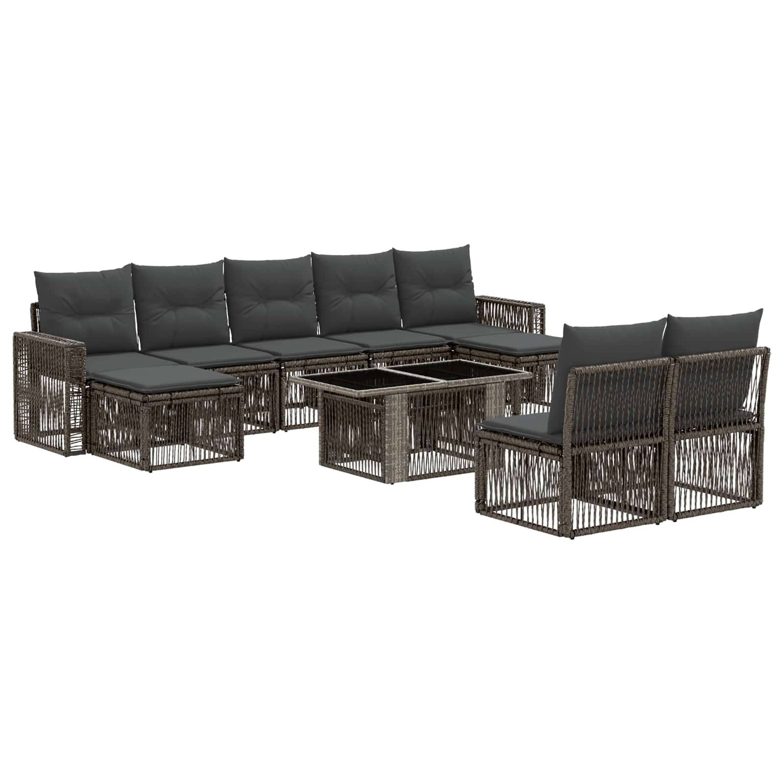 Outdoor Rattan Gartensitzgarnitur mit Ecksofa, zwei Stühlen, Hocker und Glastisch mit grauen Kissen.
