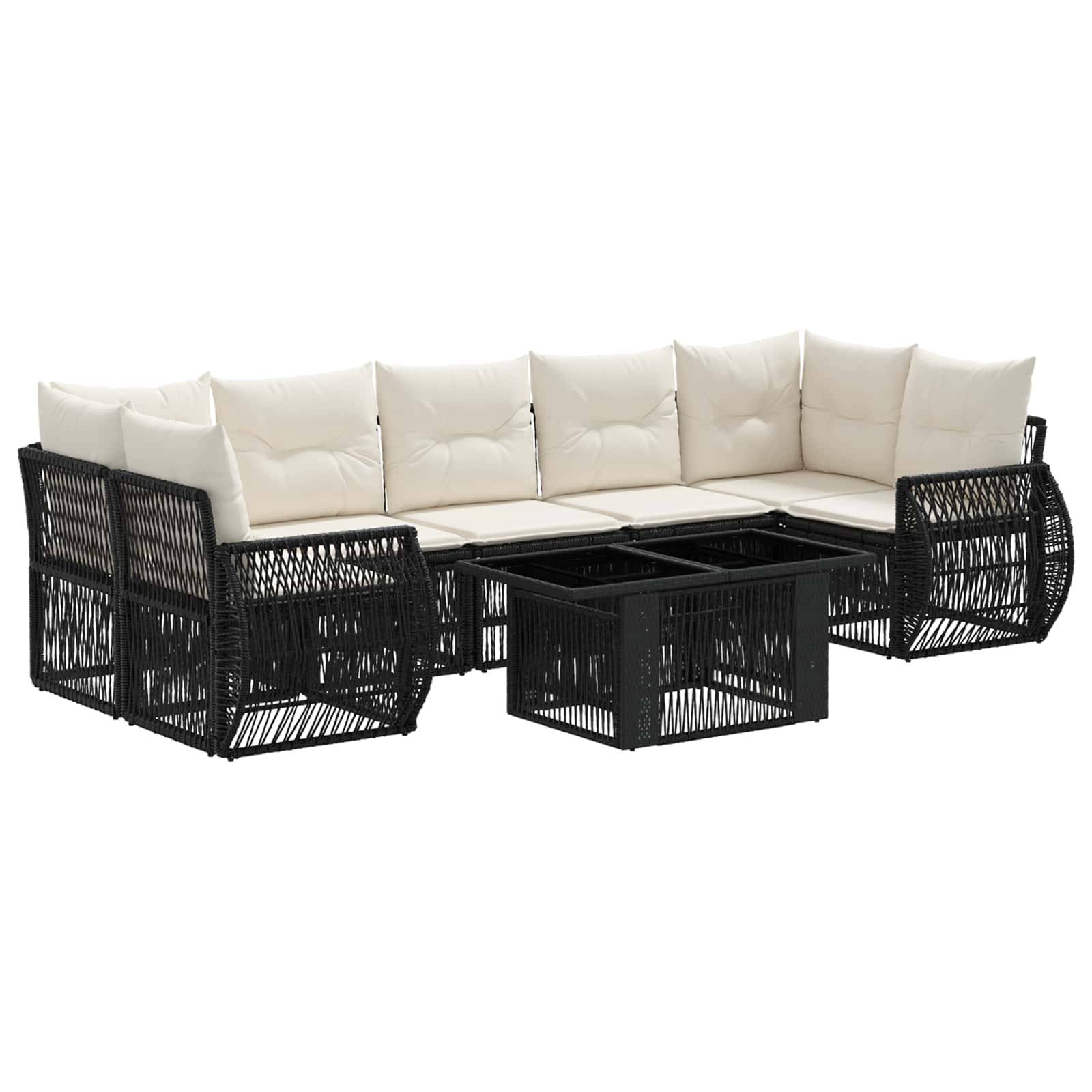 Schwarze Rattanlounge für den Außenbereich mit cremefarbenen Kissen und passendem Glastisch auf weißem Hintergrund.