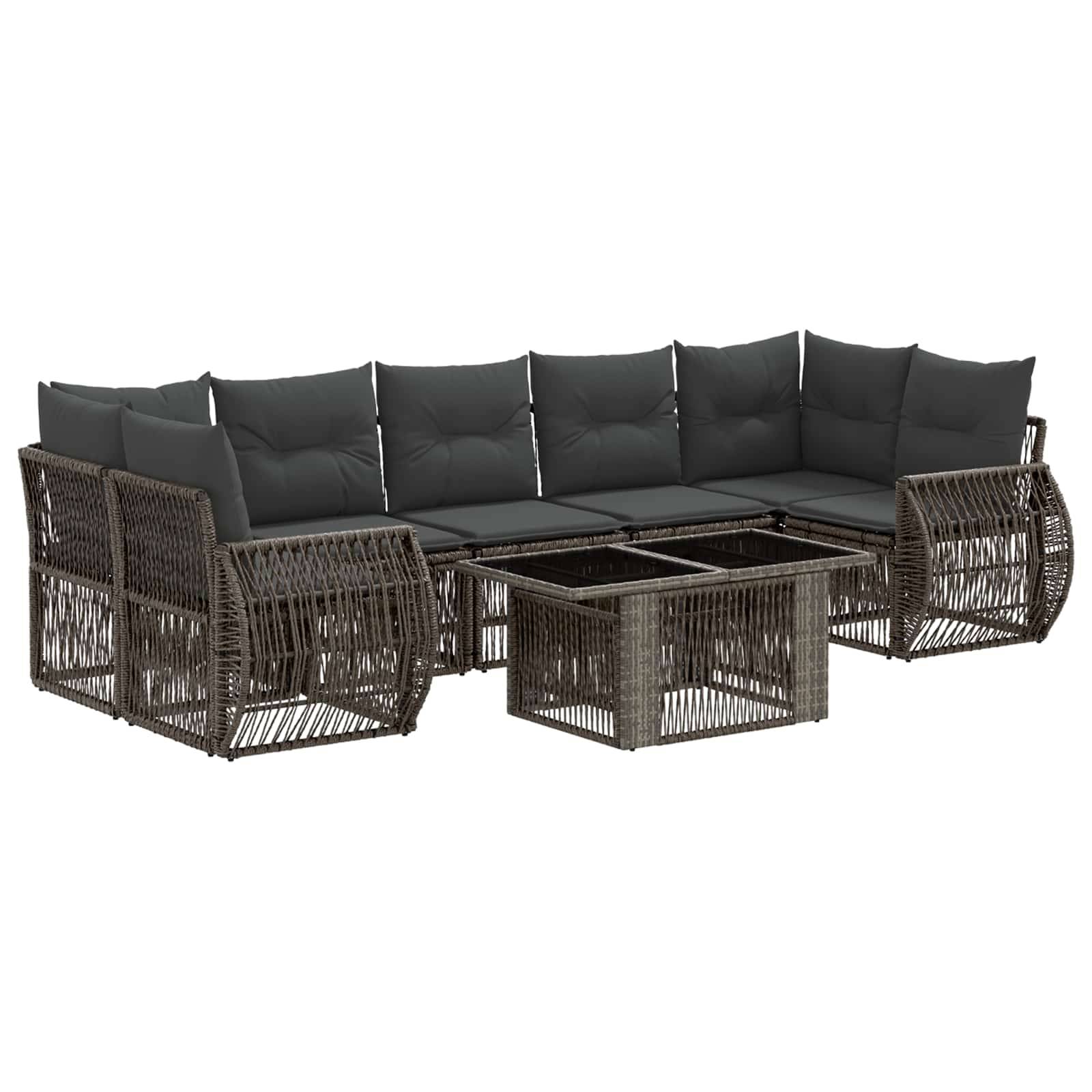 Braunes Rattan-Außensofa-Set mit dunklen Kissen und passendem quadratischem Couchtisch auf weißem Hintergrund.