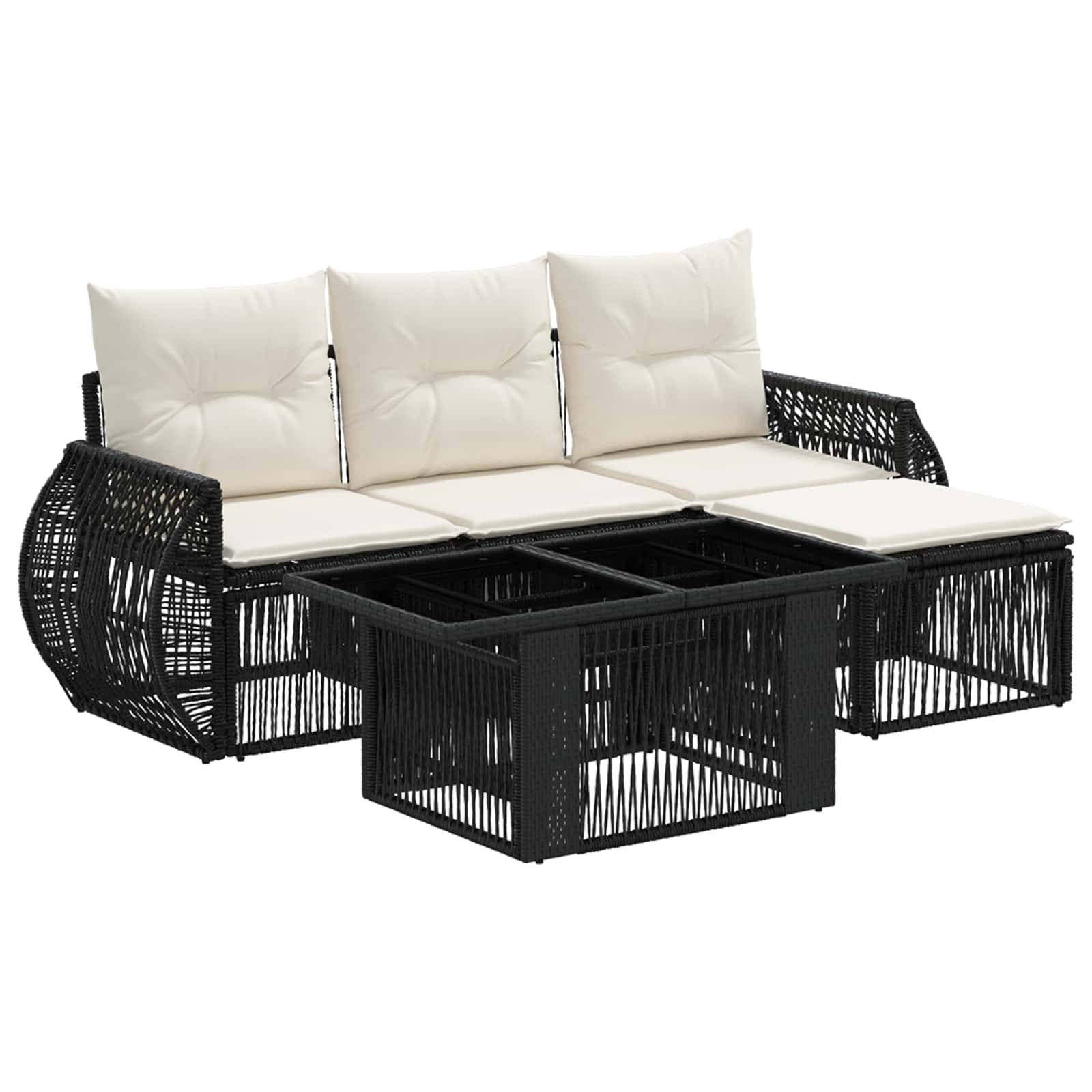 Schwarzes Rattansofa im Freien mit beigefarbigen Kissen und einem passenden rechteckigen Couchtisch auf weißem Hintergrund.