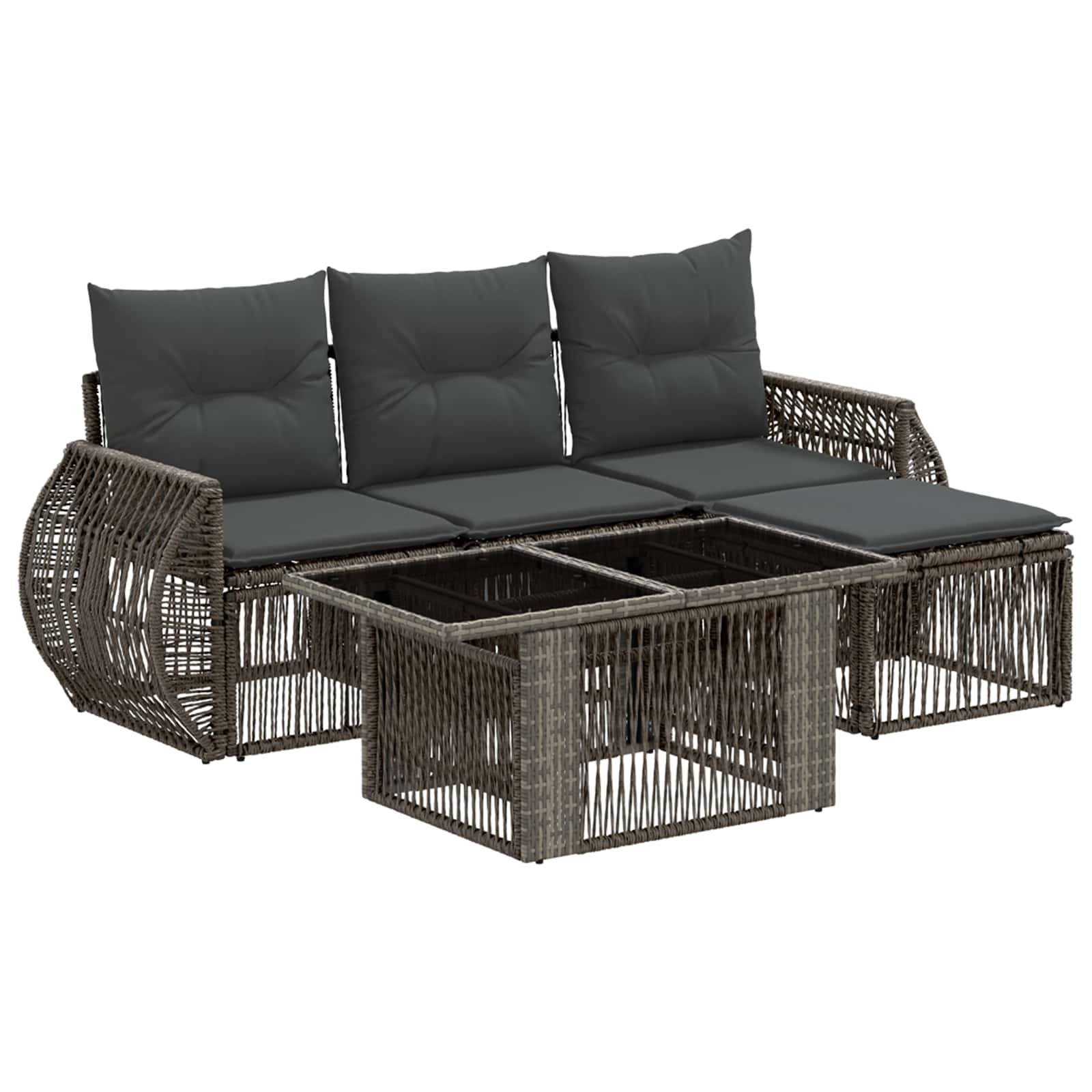 Dunkles Polyrattan-Außen-Ecksofa mit grauen Kissen und zwei Glastop-Beistelltischen zum Ineinanderstellen.
