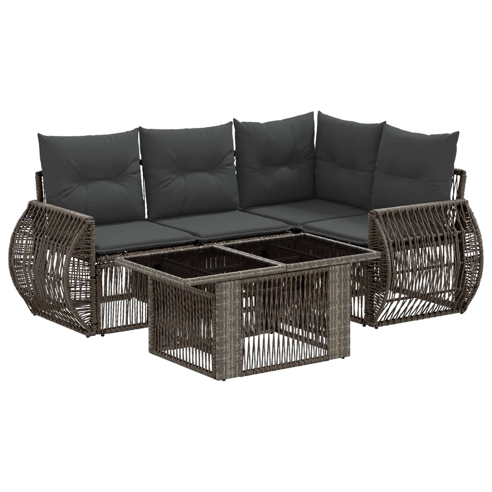 Braunes Rattan-Außensektional-Sofa mit dunklen Kissen und einem passenden Couchtisch mit Glastischplatte auf weißem Hintergrund.