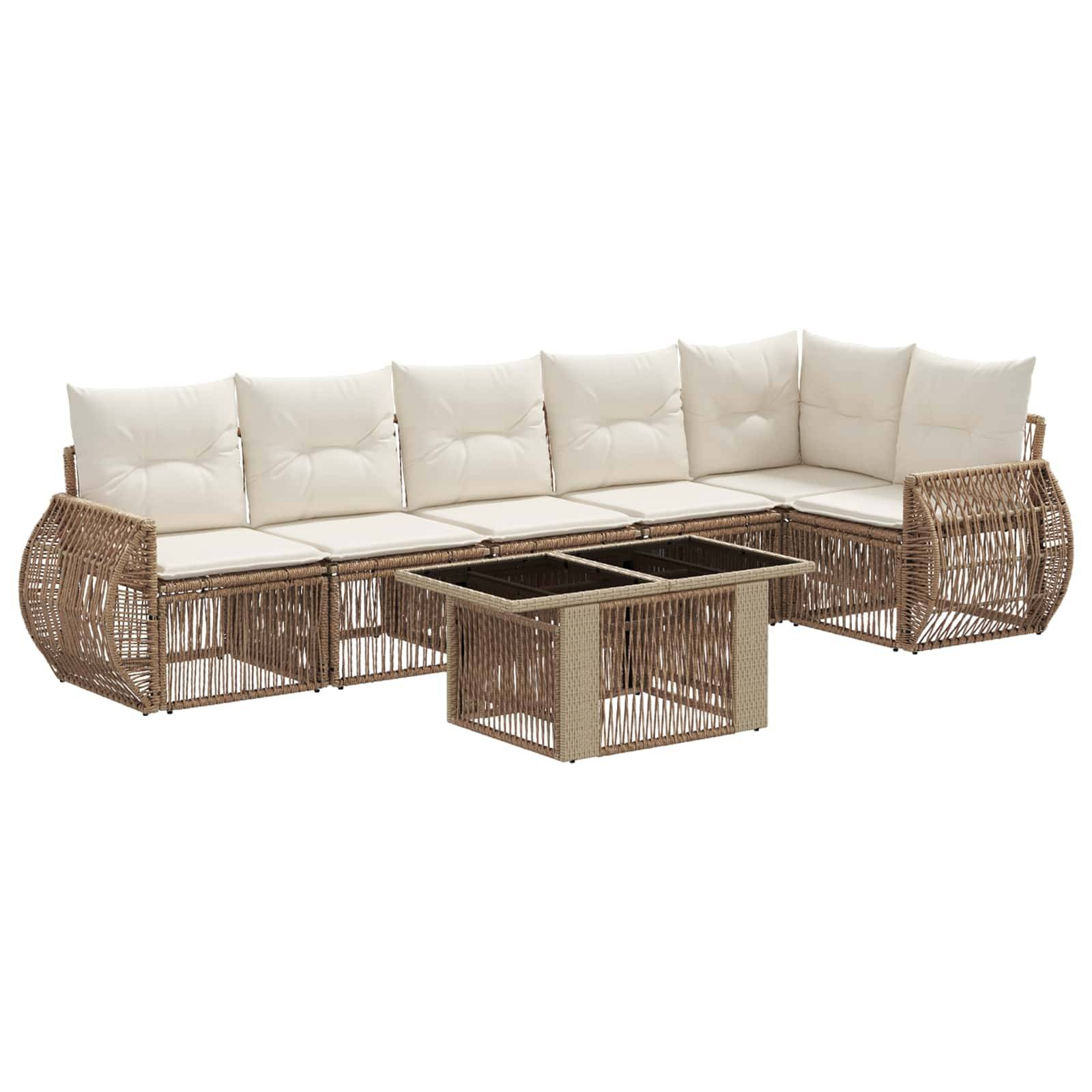 Braunes Rattan-Außensektor-Sofa mit weißen Kissen und einem zentralen Glastisch-Couchtisch auf weißem Hintergrund.