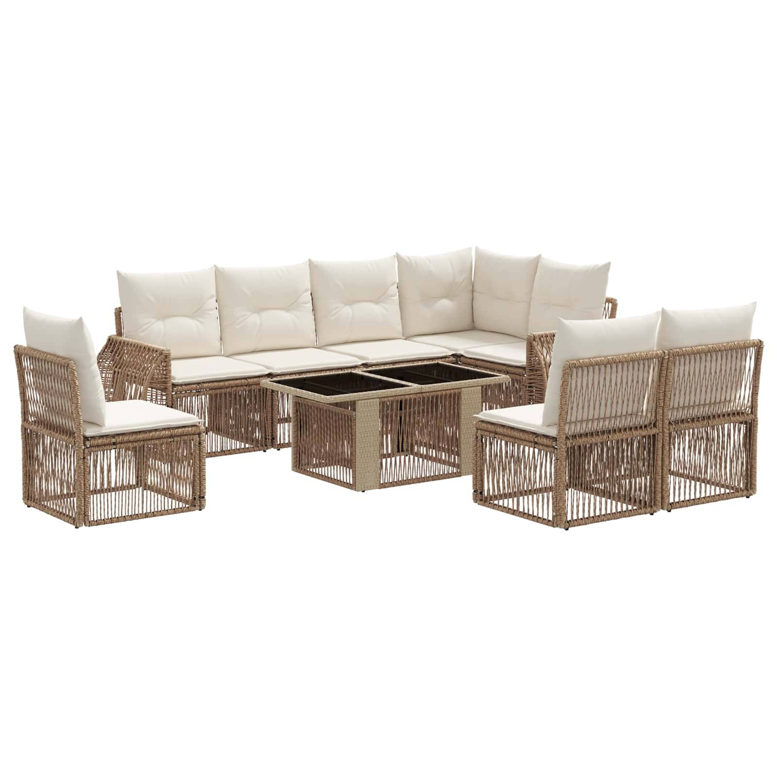 Rattan-Gartenmöbel-Set für die Terrasse mit cremefarbenen Kissen, bestehend aus Ecksofa, zwei Stühlen und Couchtisch mit Glasplatte.