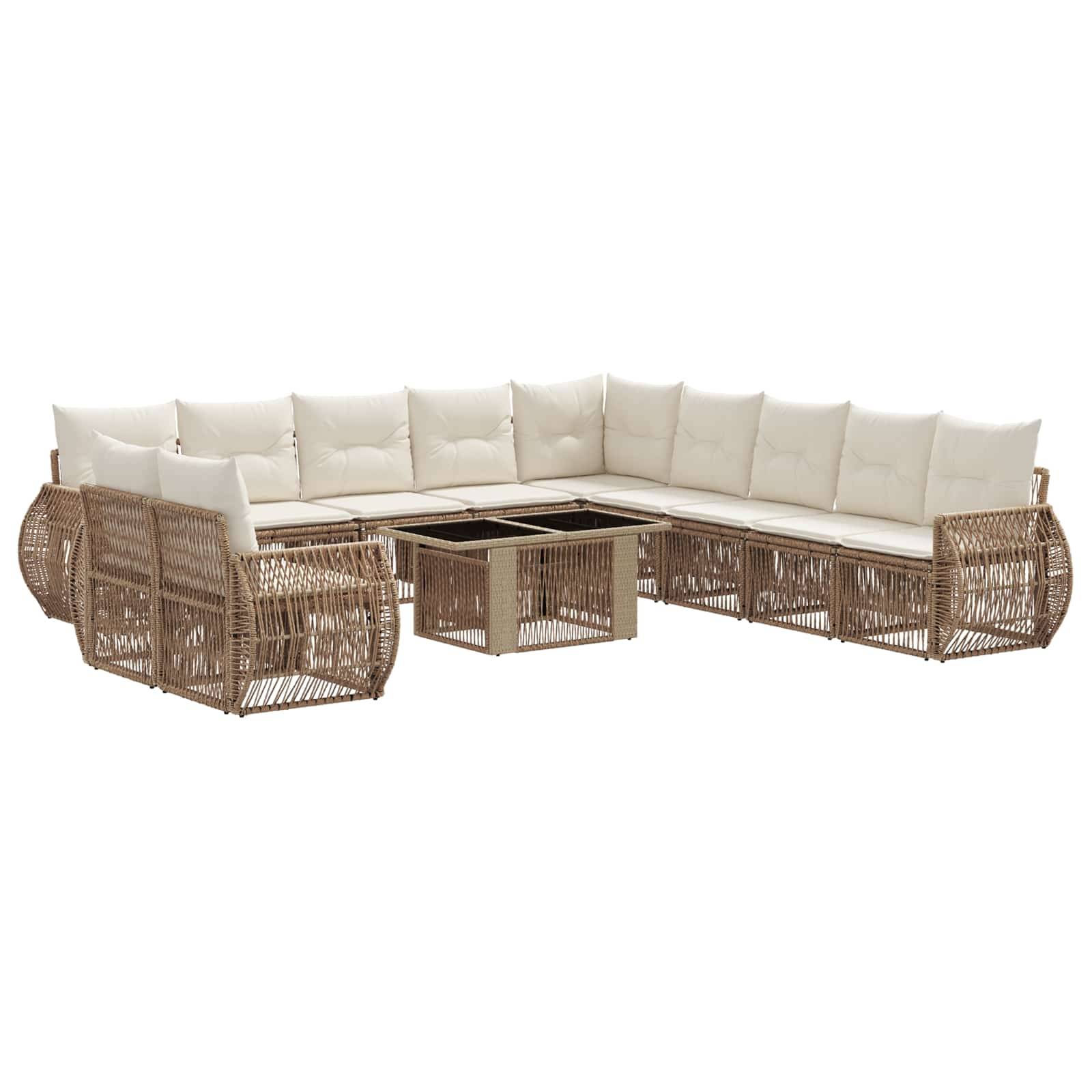 L-förmiges Outdoor-Ecksofa mit gewebtem Rattan-Rahmen, weißen Kissen und einem zentralen quadratischen Couchtisch auf weißem Hintergrund.