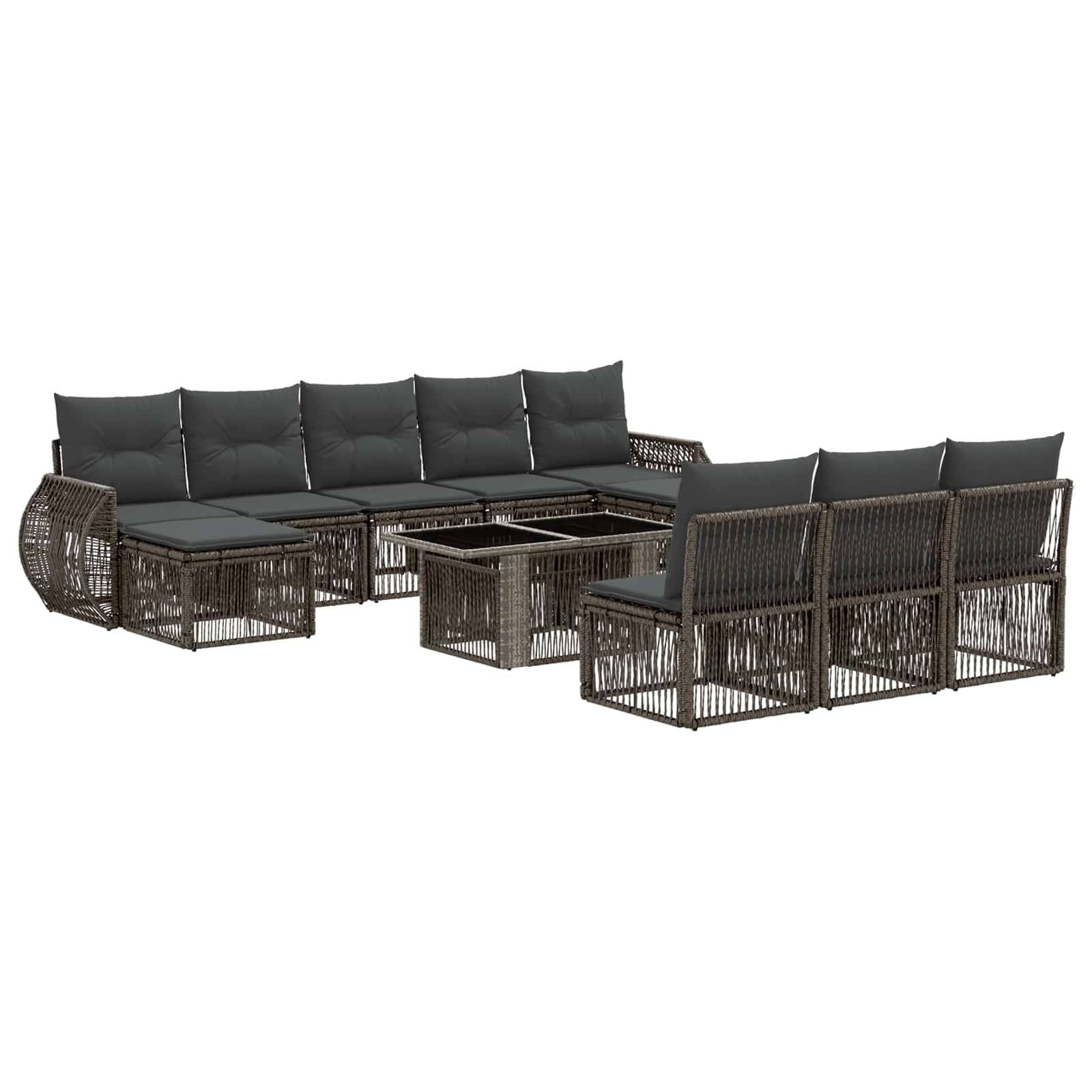 Dunkles Rattan-Außensofa-Set im L-Shape mit schwarzen Kissen und passenden Couchtischen auf weißem Hintergrund.