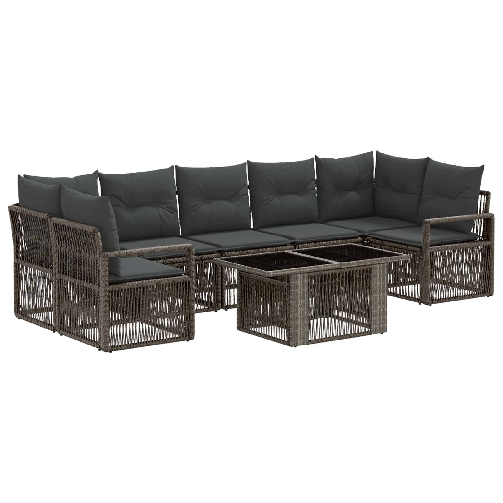 Outdoor-Korbmöbel-Sitzelementgarnitur mit dunklen Kissen und zwei passenden Glastisch-Couchtischen auf weißem Hintergrund.