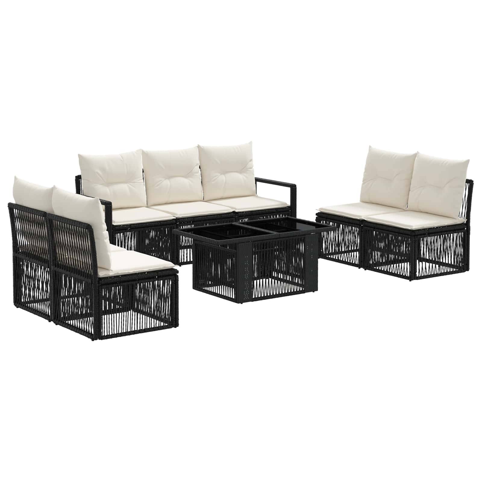 Schwarzes Rattangeflecht-Gartensitzgarnituren-Set mit zwei Liebesitzen, einem Sesskel und einem Couchtisch mit Glasplatte auf weißem Hintergrund.