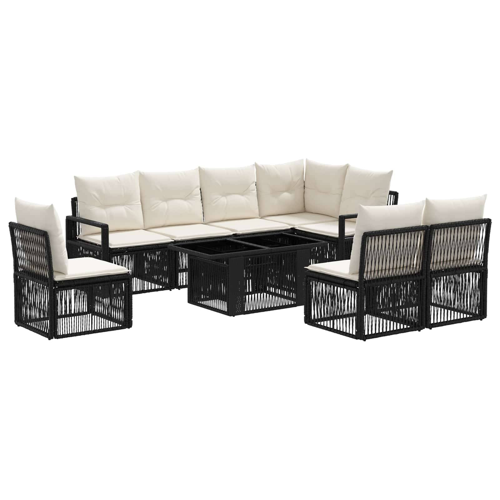 Schwarzes Rattanpolster-Outdoor-Loungeset mit cremefarbenen Kissen und passenden Sesseln um einen niedrigen Tischsockel.