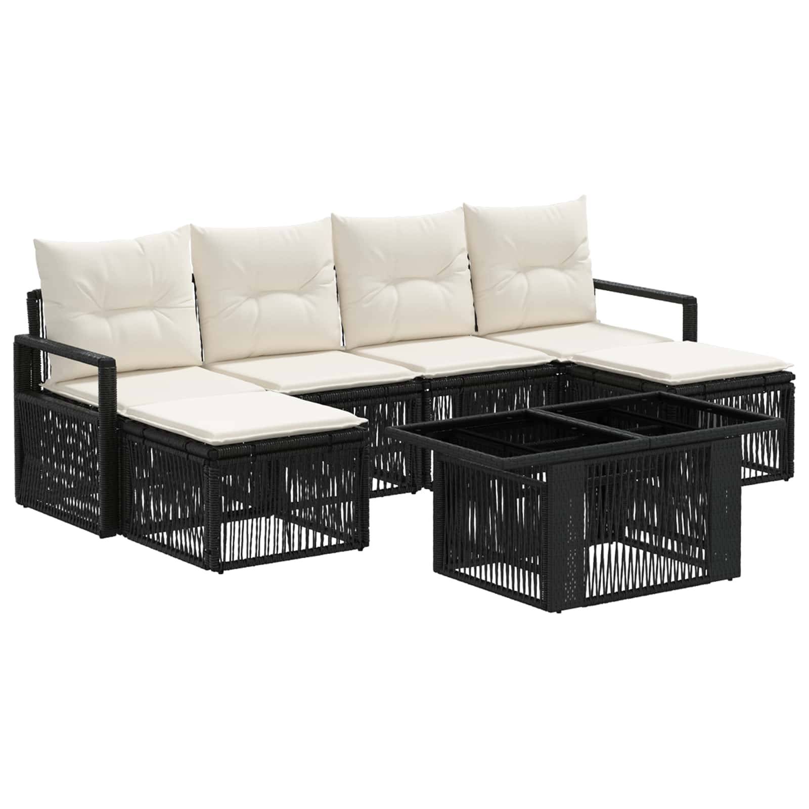 Schwarzes Rattan-Gartensofaset mit Cremefarbenen Kissen und passendem quadratischen Couchtisch auf weißem Hintergrund