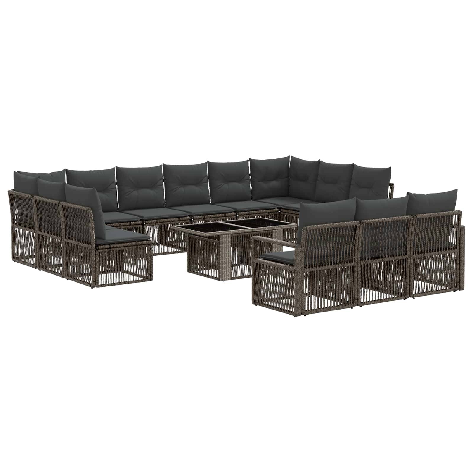 Modulares Outdoor-Lounge-Set mit dunklen Kissen, zwei Sesseln und zwei Glastisch-Couchtischen auf weißem Hintergrund.