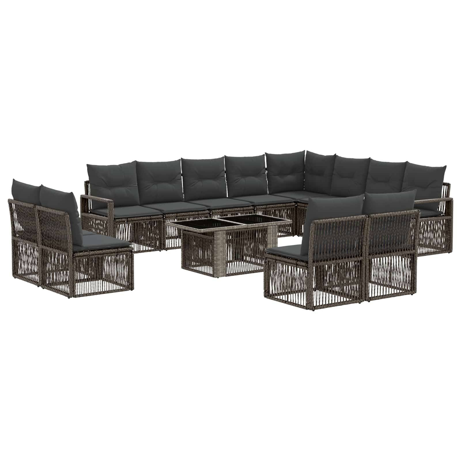 Outdoor-Sitzkombination für die Terrasse mit dunklen Rattanrahmen, grauen Kissen, zwei Sesseln und verschachtelten Glastisch-Couchtischen auf weißem Hintergrund